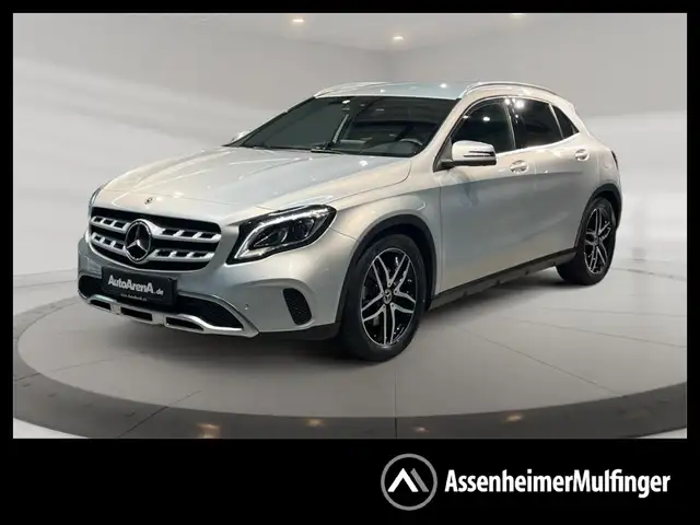 Mercedes-Benz GLA 220 4matic +Urban+Navi+STH+PDC+LED+Ambiente