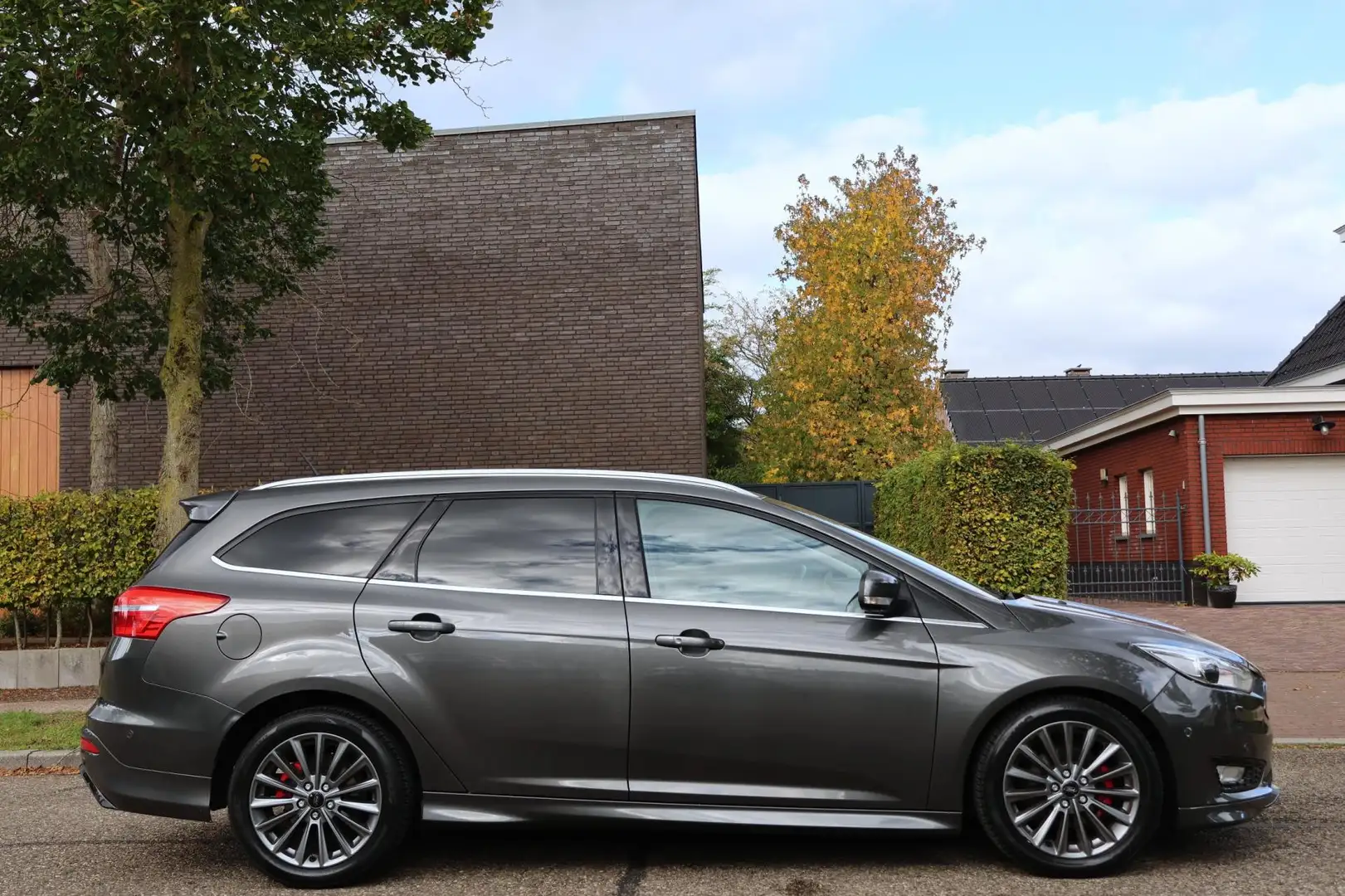 Ford Focus Wagon 1.0 ST-Line | NAVI | CLIMA | CRUISE | XENON Gris - 2