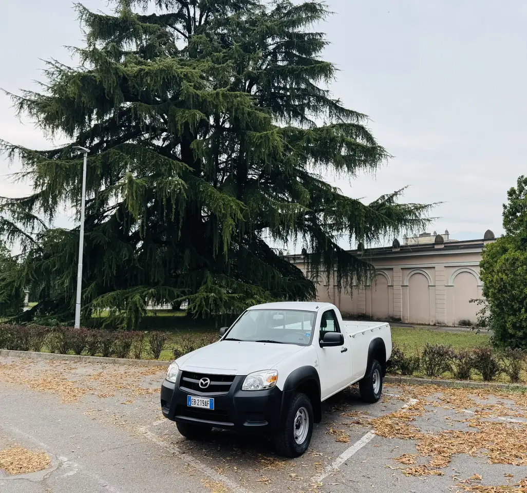 Mazda BT-50 2.5 td single cab Hot 143cv — photo 1 of 14