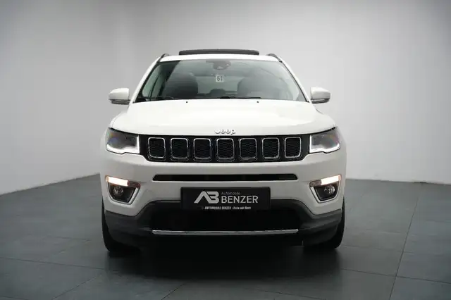 Jeep Compass view 3