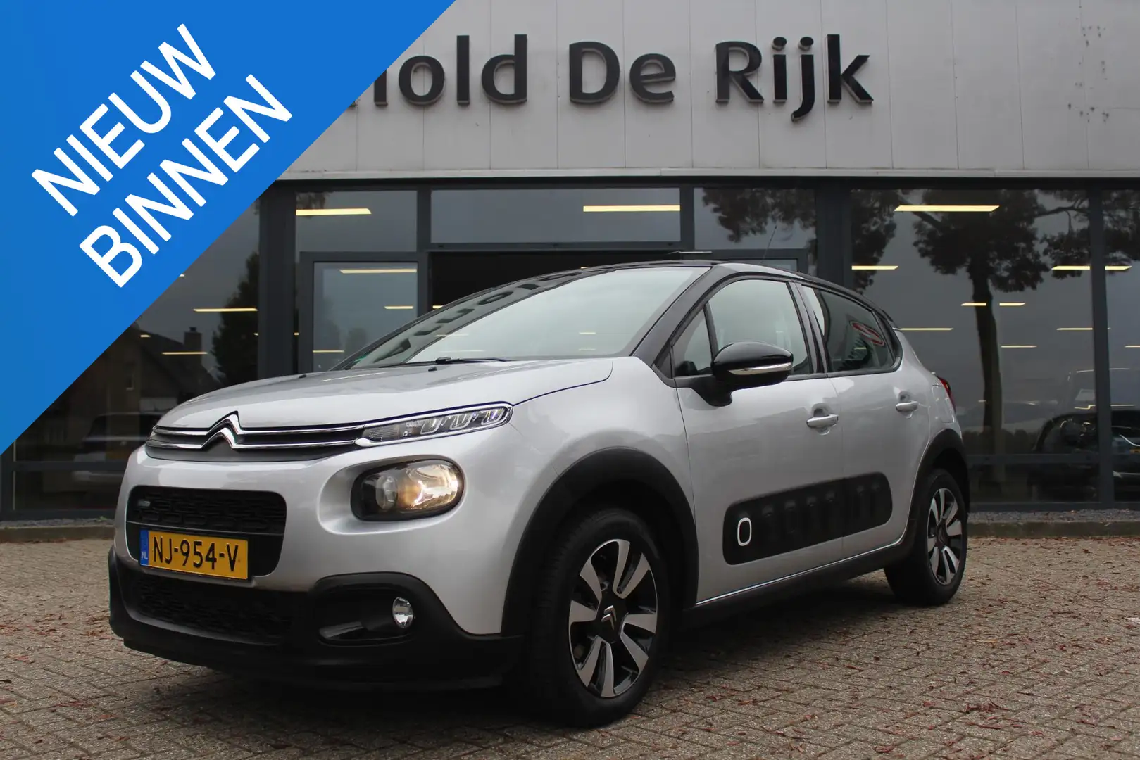 Citroen C3 1.2 PureTech Shine Grijs - 1