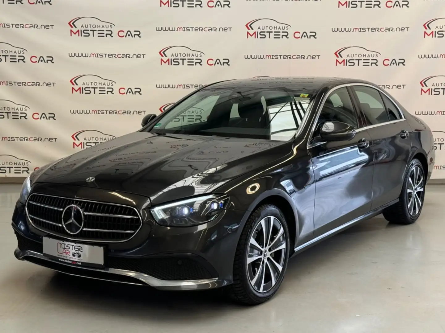 Mercedes-Benz E 300 e WIDE/DISTR/MULTIBEAM/KAM/SPUR/TOT/18 Grau - 1