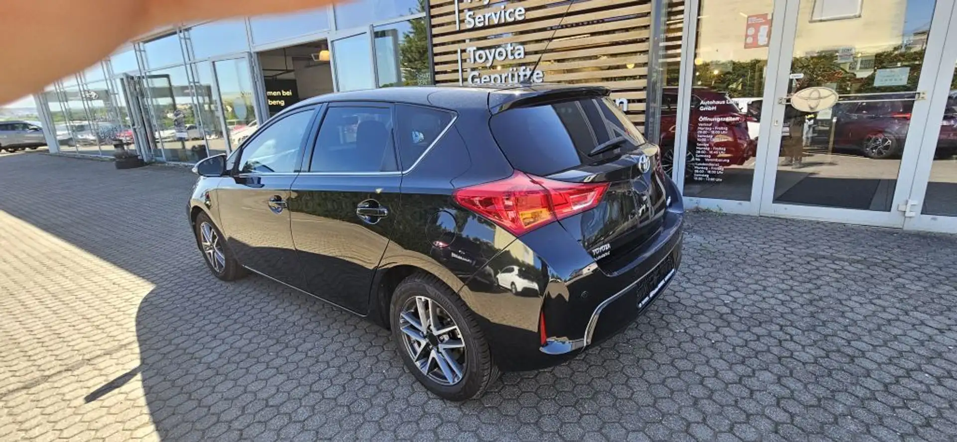 Toyota Auris 2.0 D-4D Comfort Black - 2