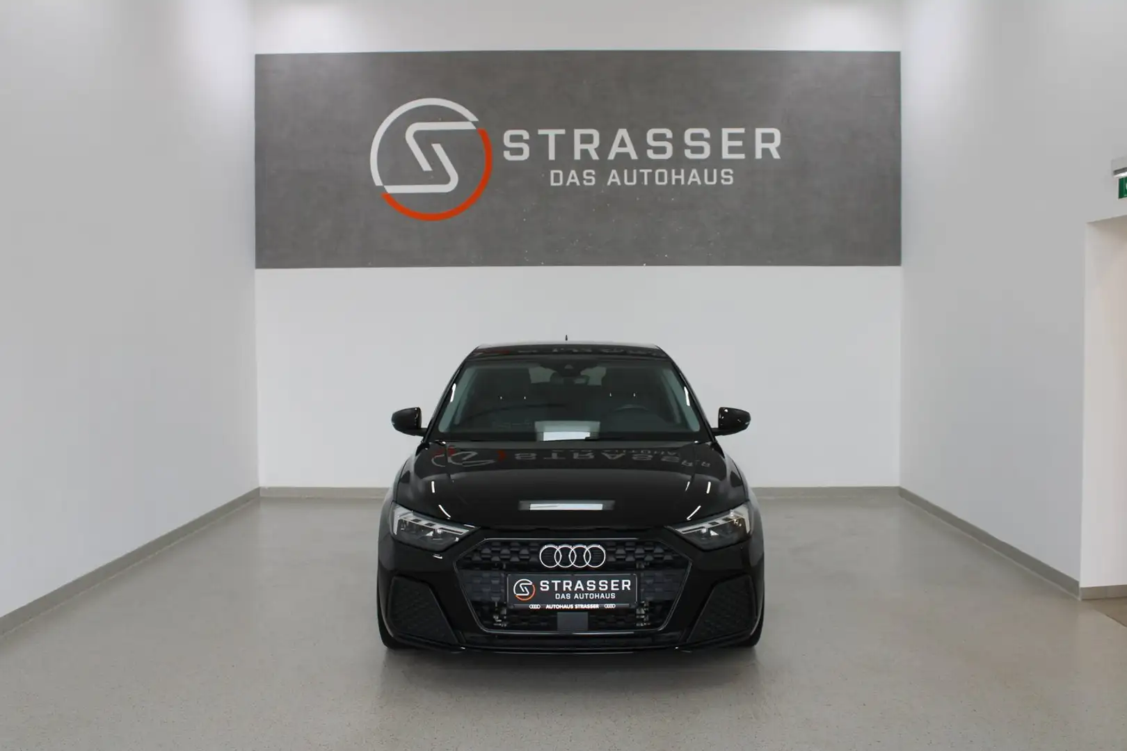 Audi A1 30 TFSI intense Schwarz - 2