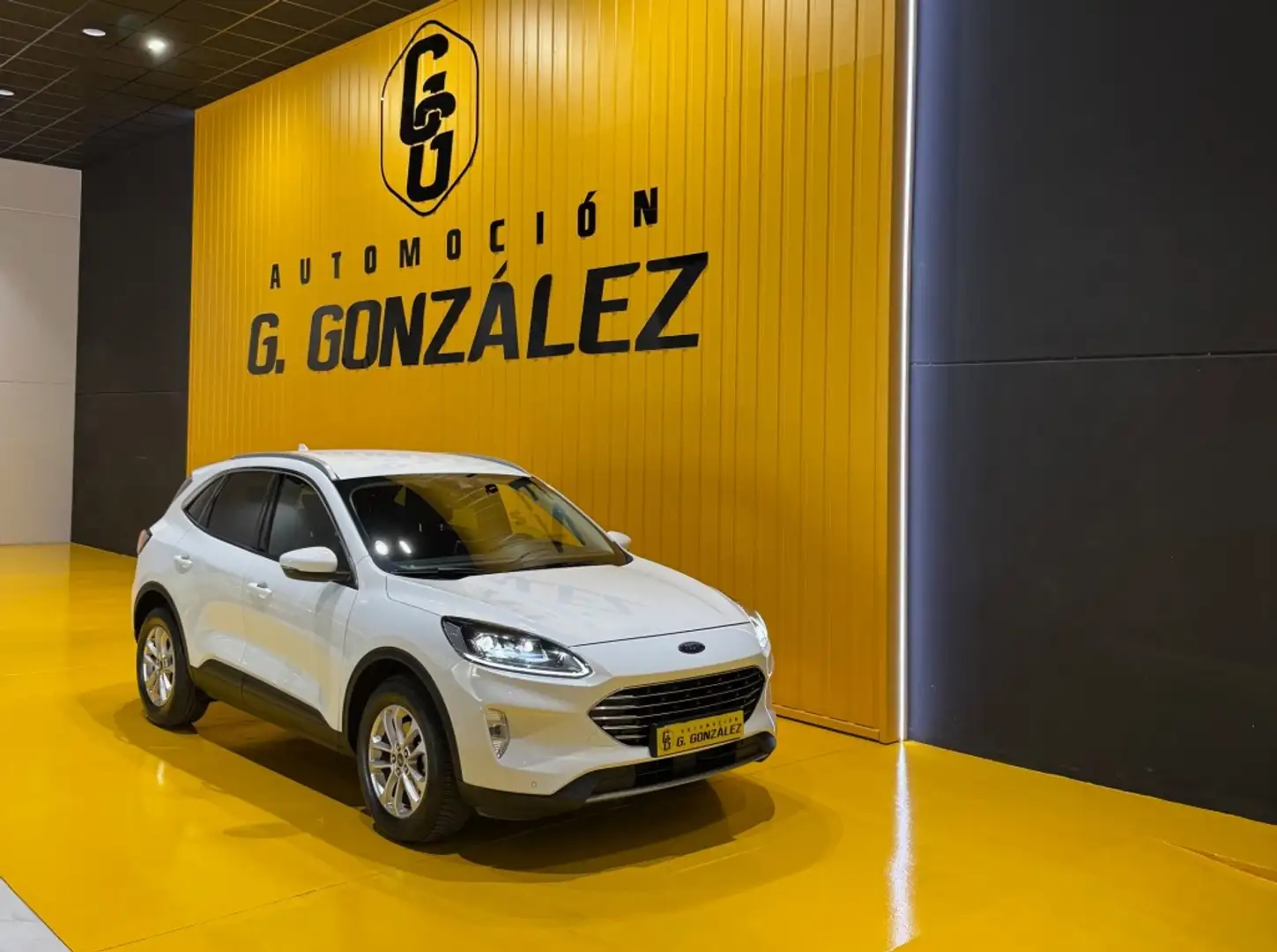 Ford Kuga 1.5 EcoBoost Titanium FWD 120 Blanc - 1