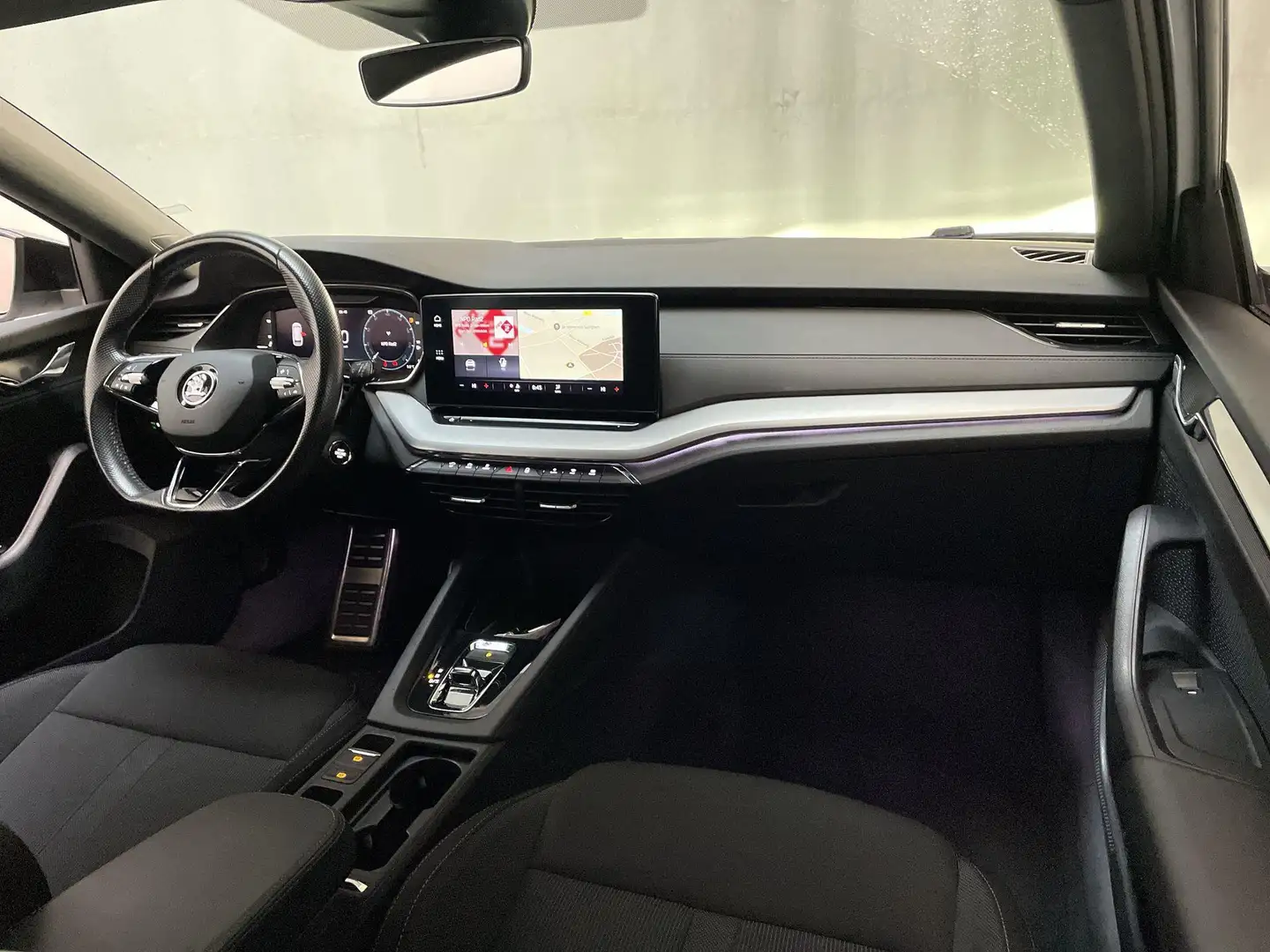 Skoda Octavia Combi 1.5 e-TSI 150pk DSG Sport Business Virtual C Wit - 2