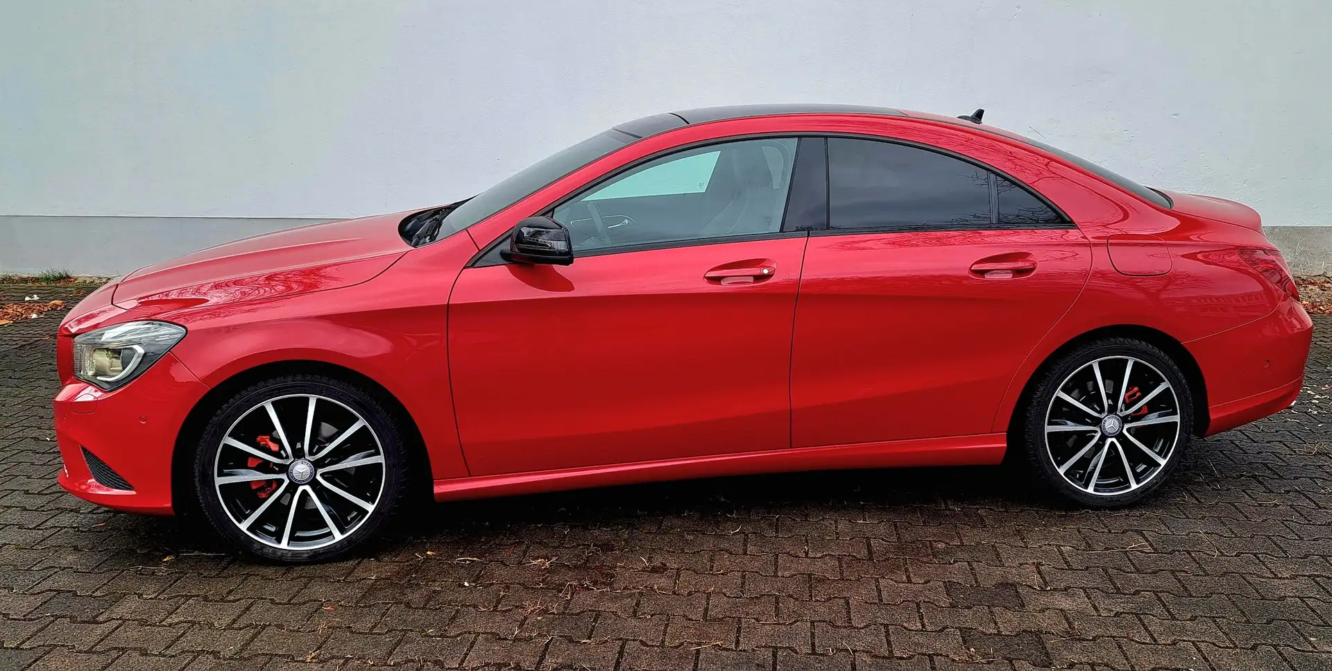 Mercedes-Benz CLA 200 CLA Coupe Urban, Panorama, 18 Zoll, Navi, Xenon Rot - 2