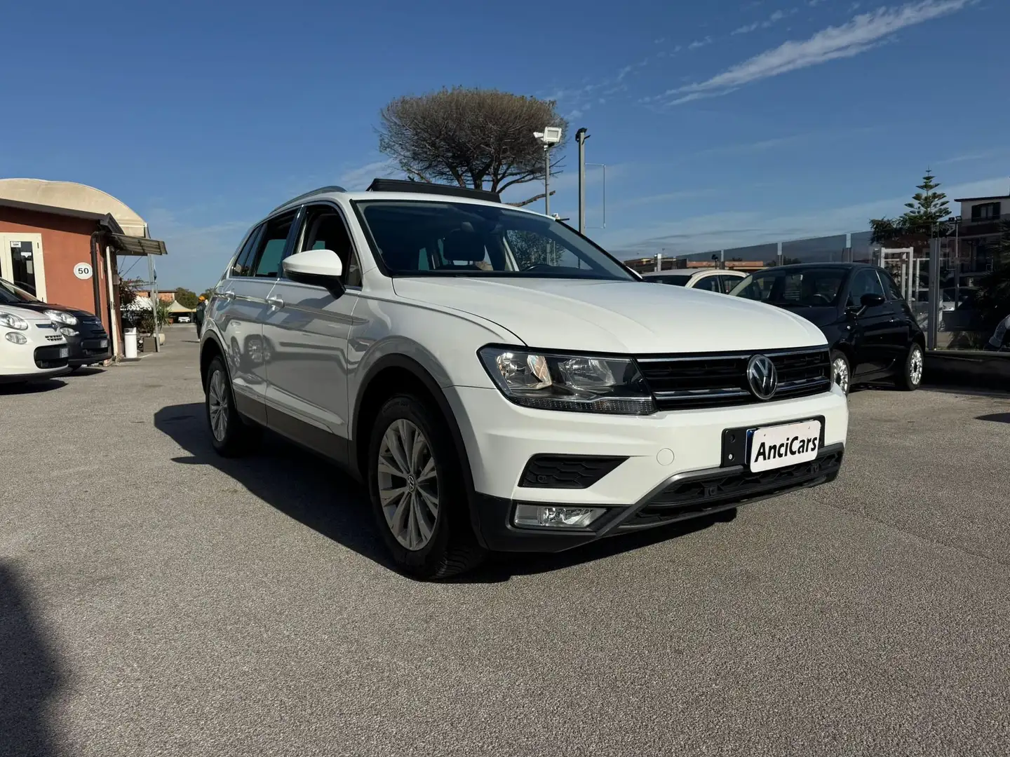 Volkswagen Tiguan Tiguan 2.0 TDI SCR 4MOTION Business BlueMotion Te Weiß - 2