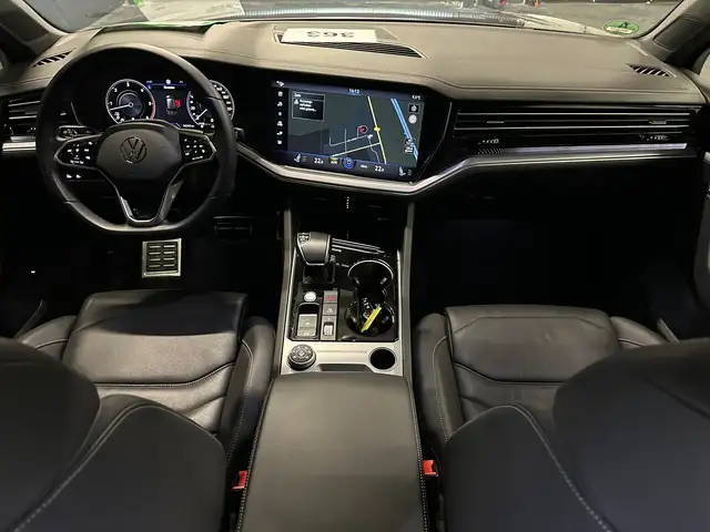 Volkswagen Touareg view 12