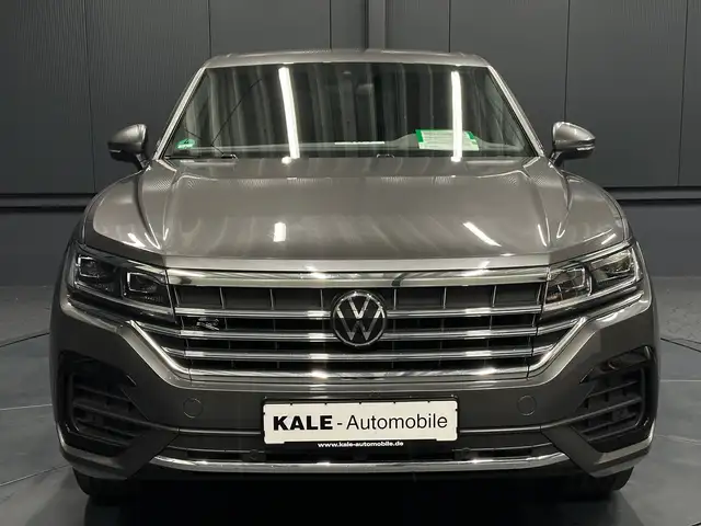 Volkswagen Touareg view 8