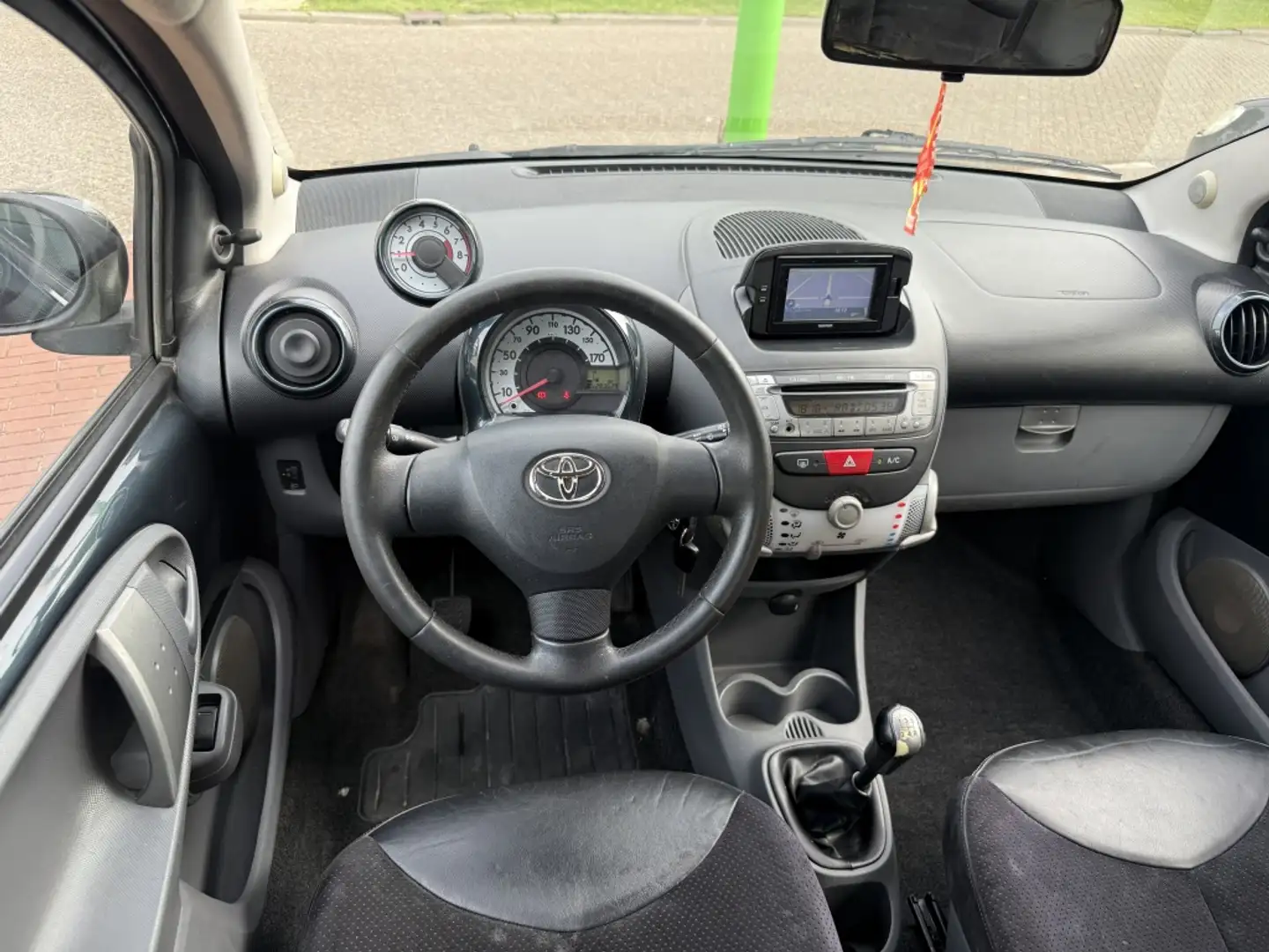 Toyota Aygo 1.0-12V Asp.Gre Nav. Groen - 2