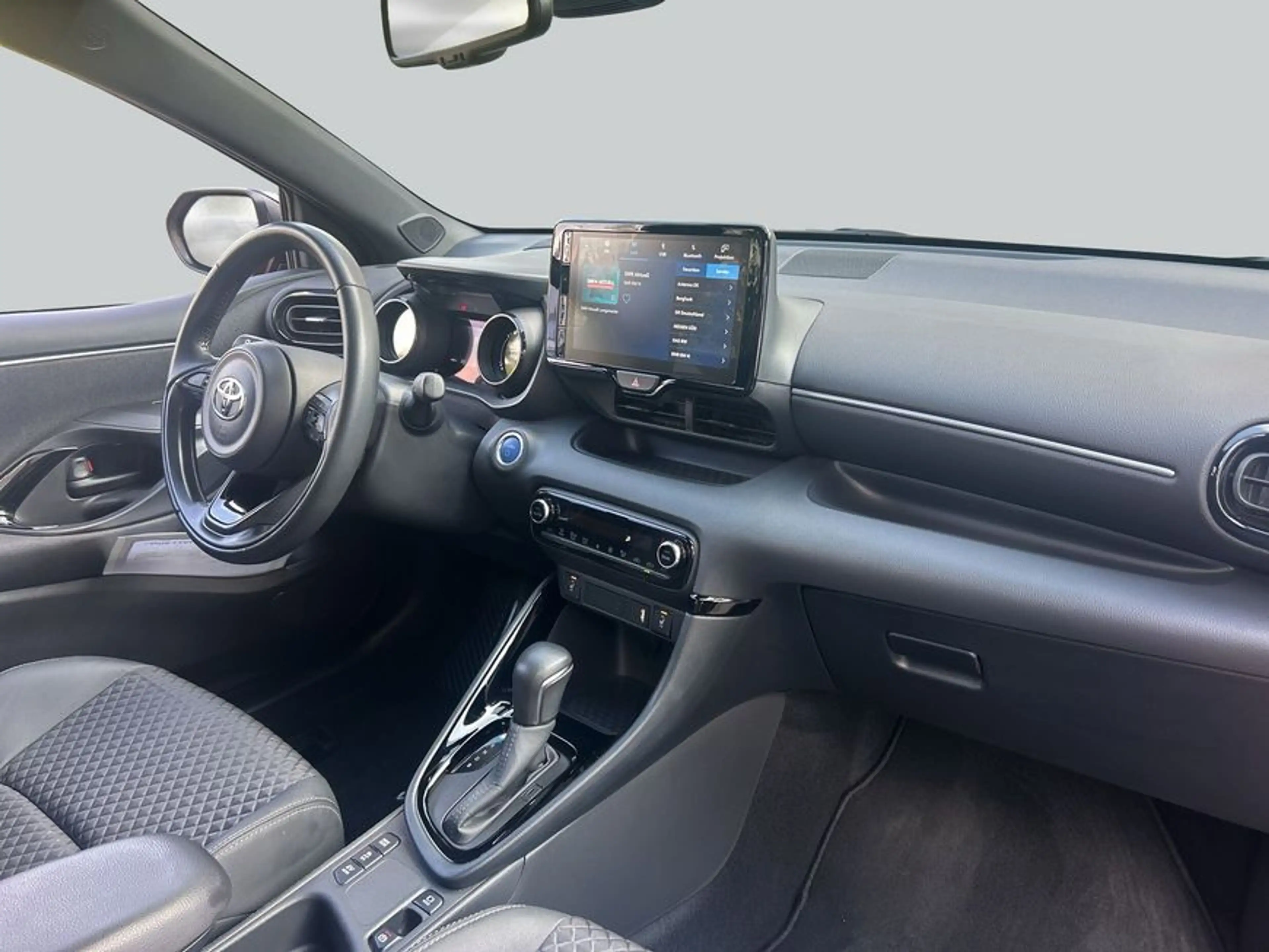 Toyota Yaris Hybrid 1.5 VVT-i Style — photo 15