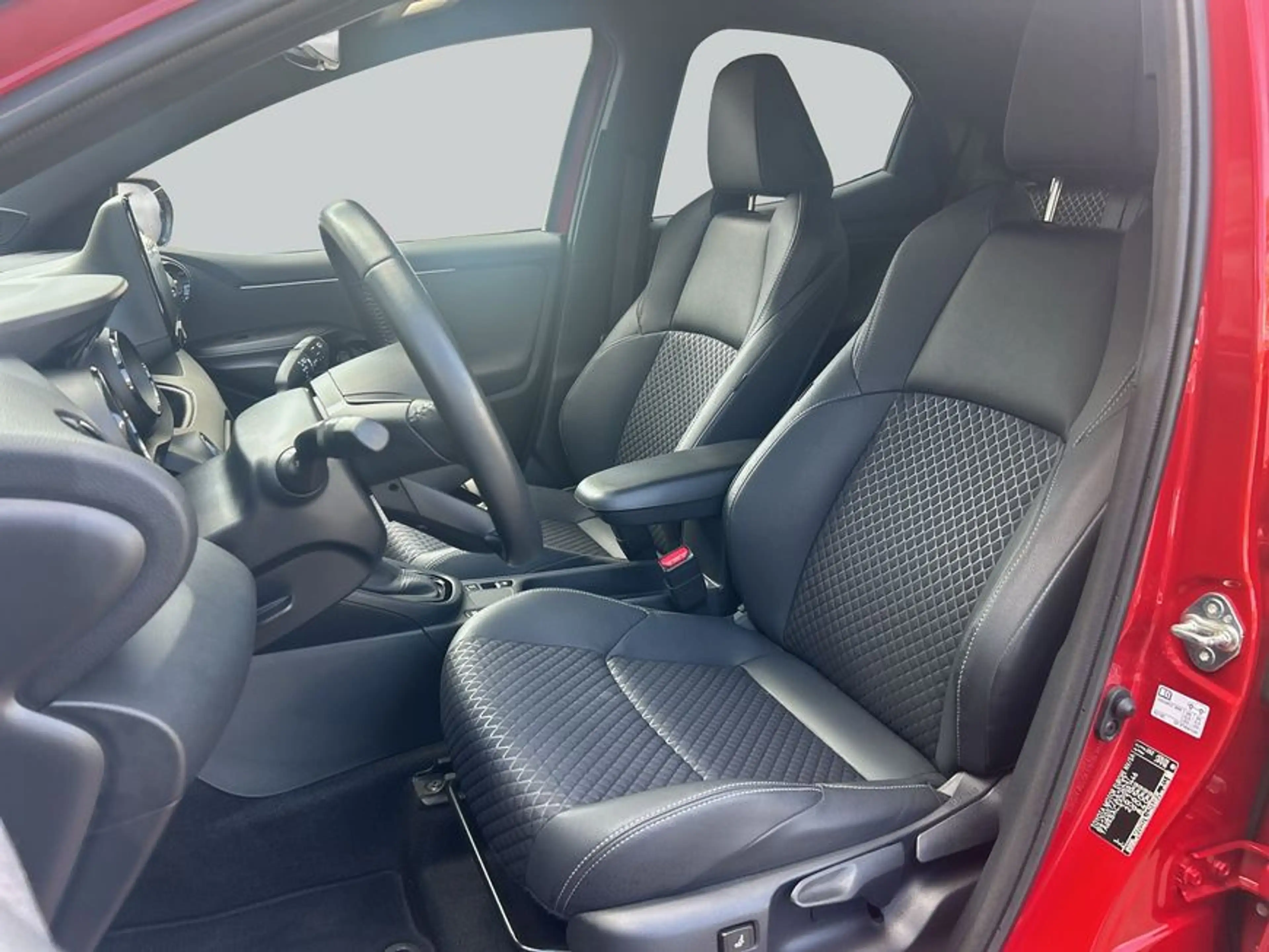 Toyota Yaris Hybrid 1.5 VVT-i Style — photo 10