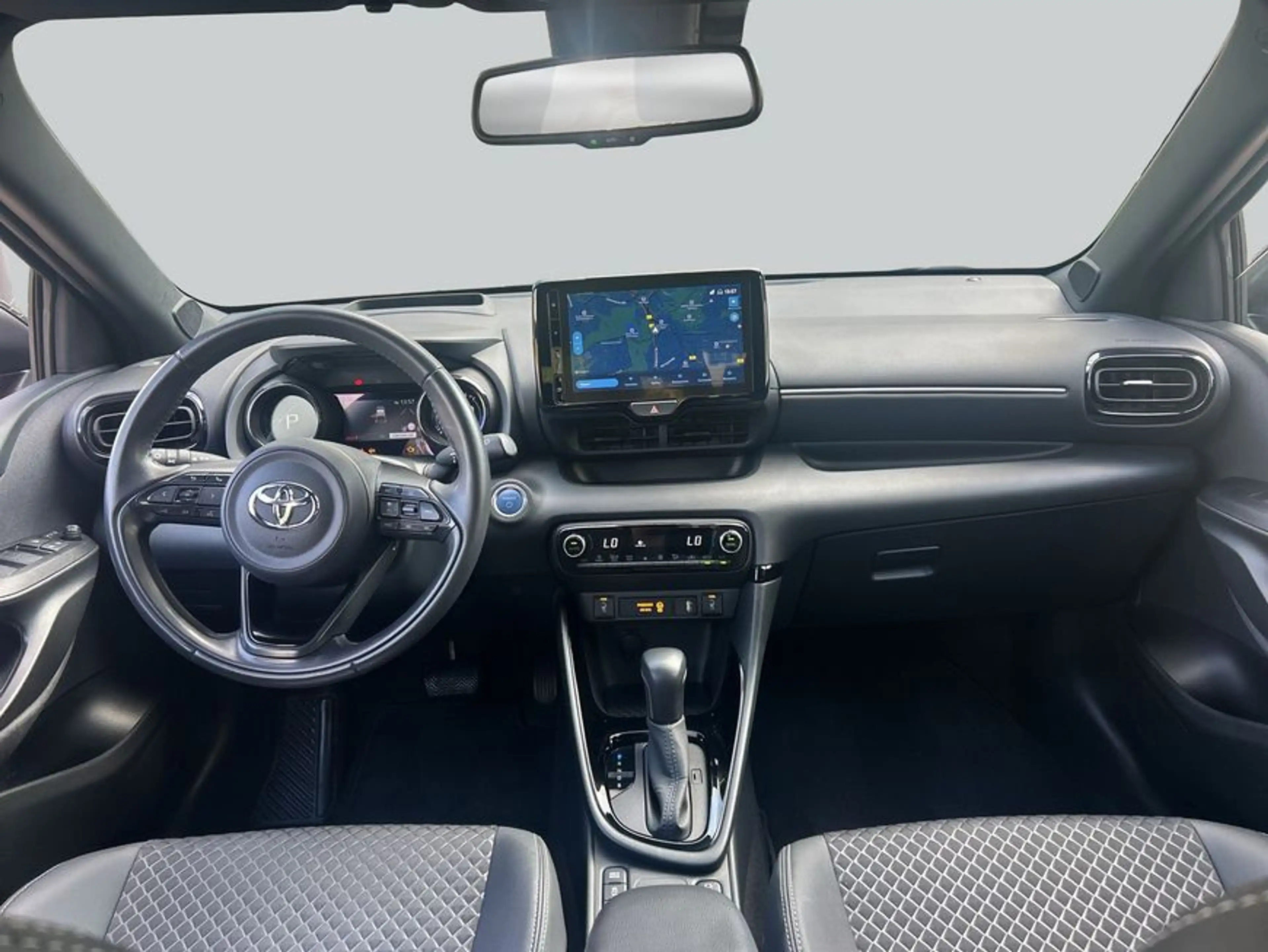 Toyota Yaris Hybrid 1.5 VVT-i Style — photo 13