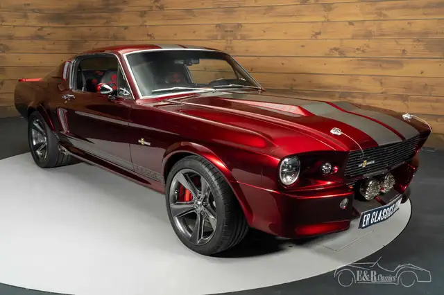 Ford Mustang view 3