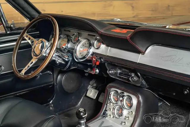 Ford Mustang view 9