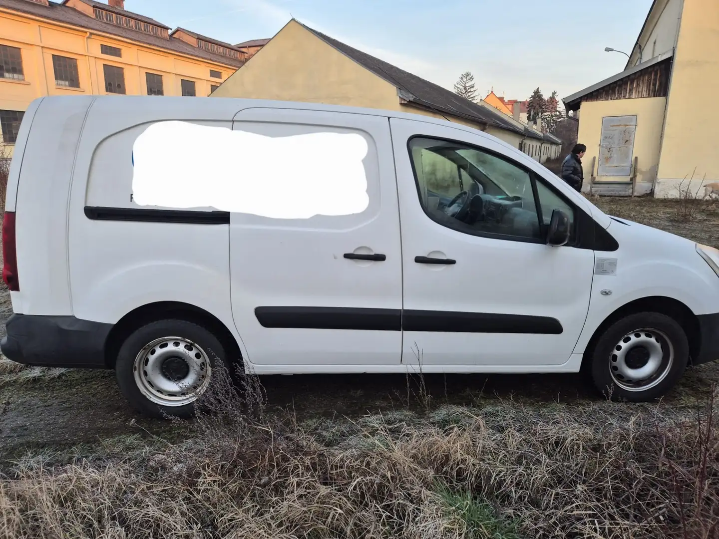 Peugeot Partner Kasten 1,6 HDi 99PS  3 Sitzer Weiß - 2