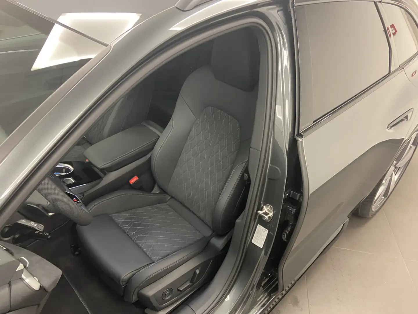 Audi A6 Avant TFSI S line 204 ch / 150 kW S tronic Gris - 2