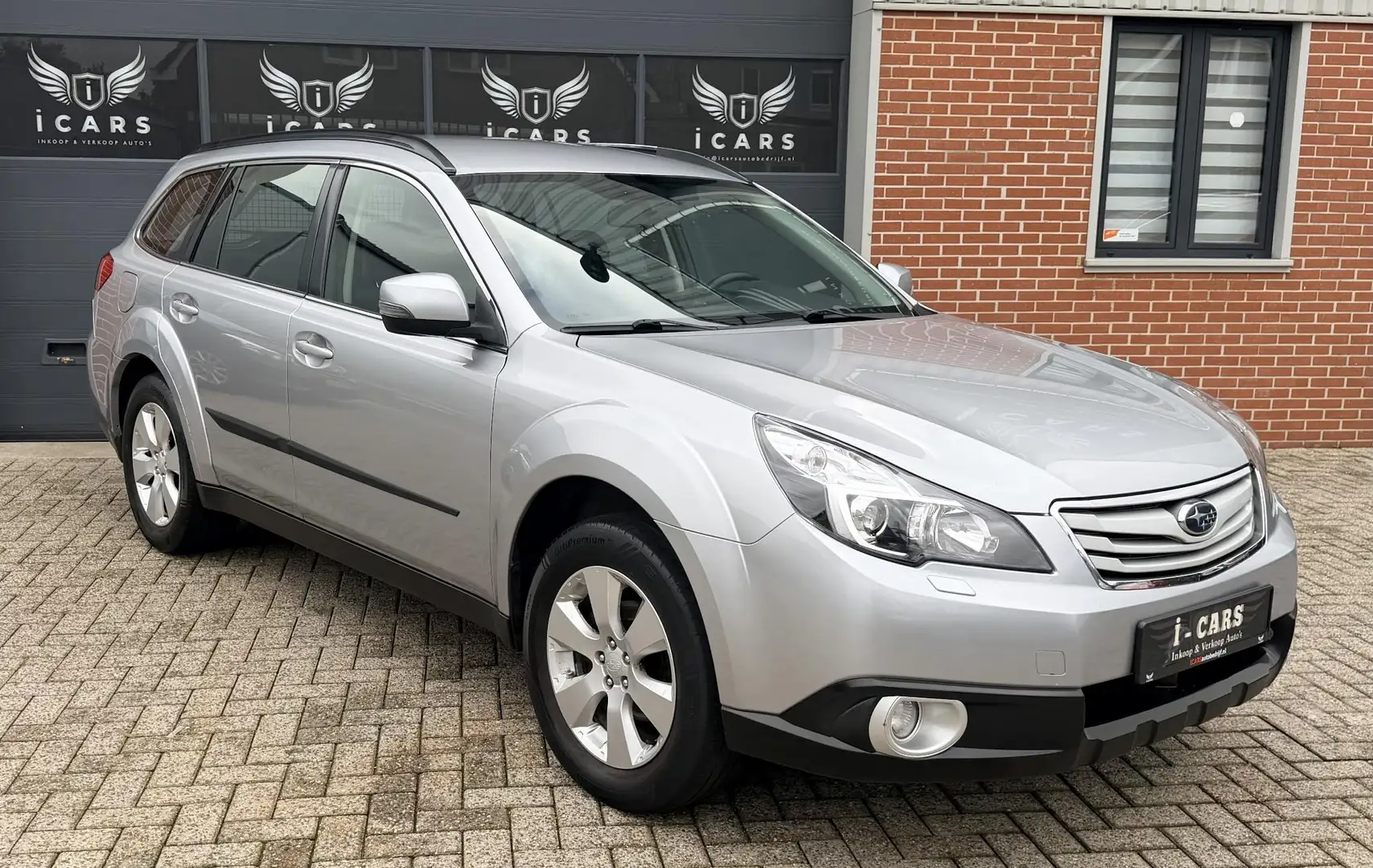 Subaru OUTBACK 2.5i Luxury Dealer onderhouden Trekhaak Grijs - 1