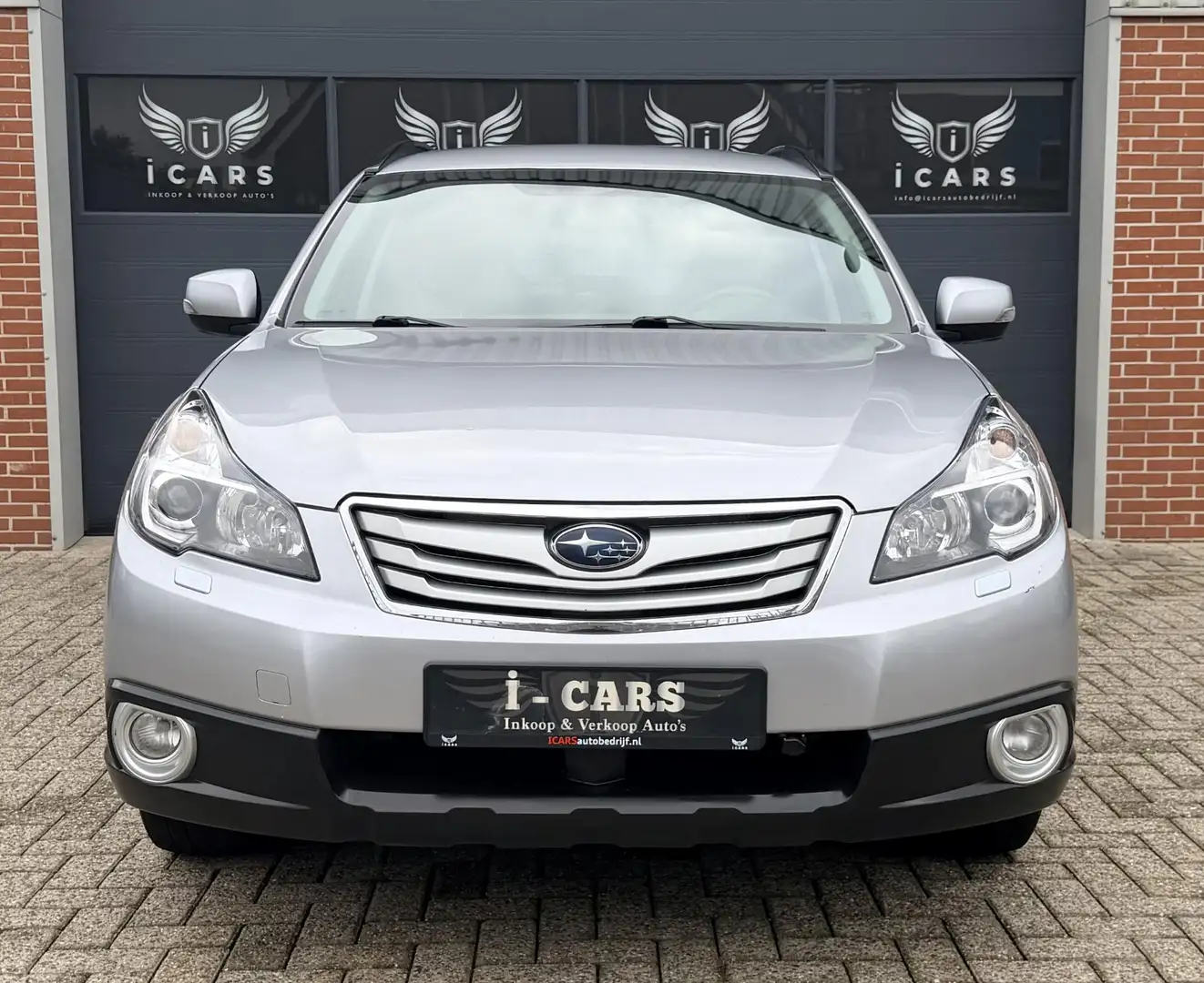 Subaru OUTBACK 2.5i Luxury Dealer onderhouden Trekhaak Grijs - 2