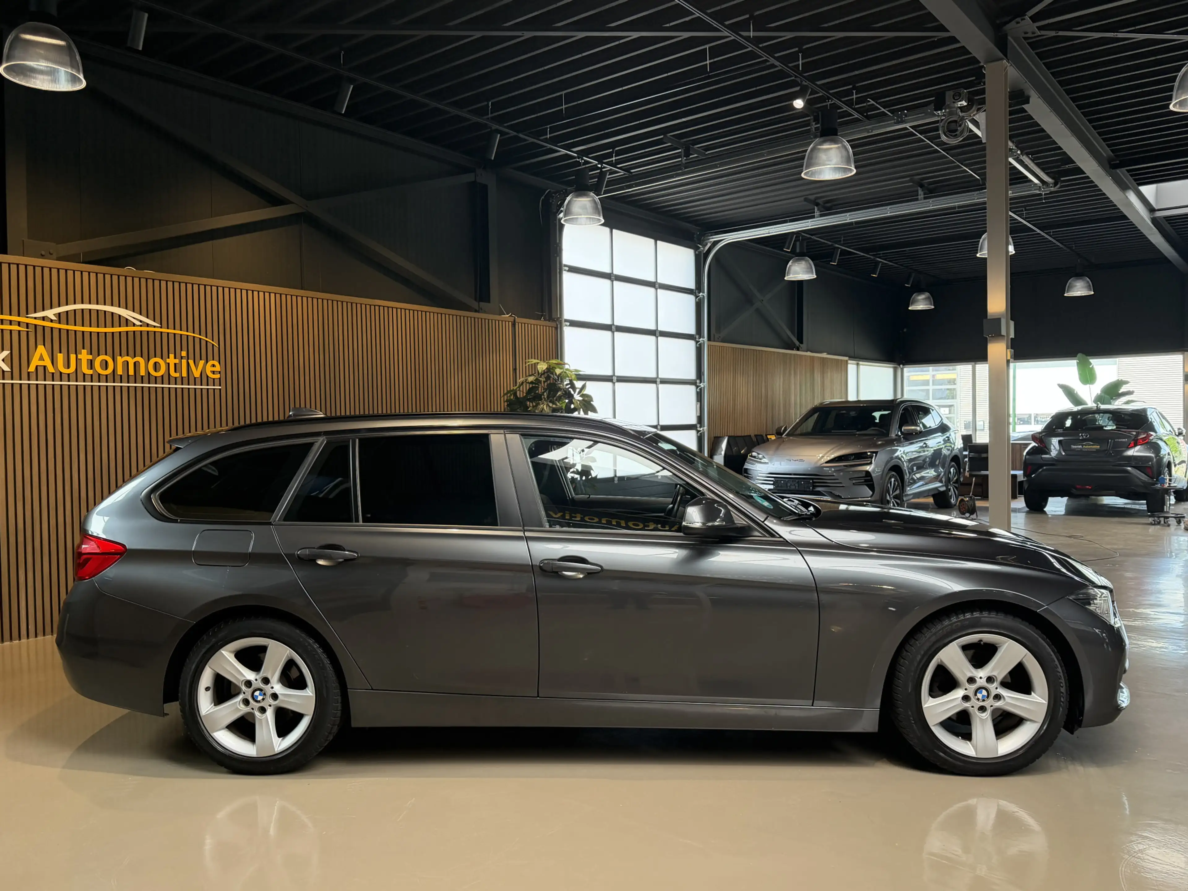 BMW 316 3-serie Touring 316d Centennial High Executive — photo 2
