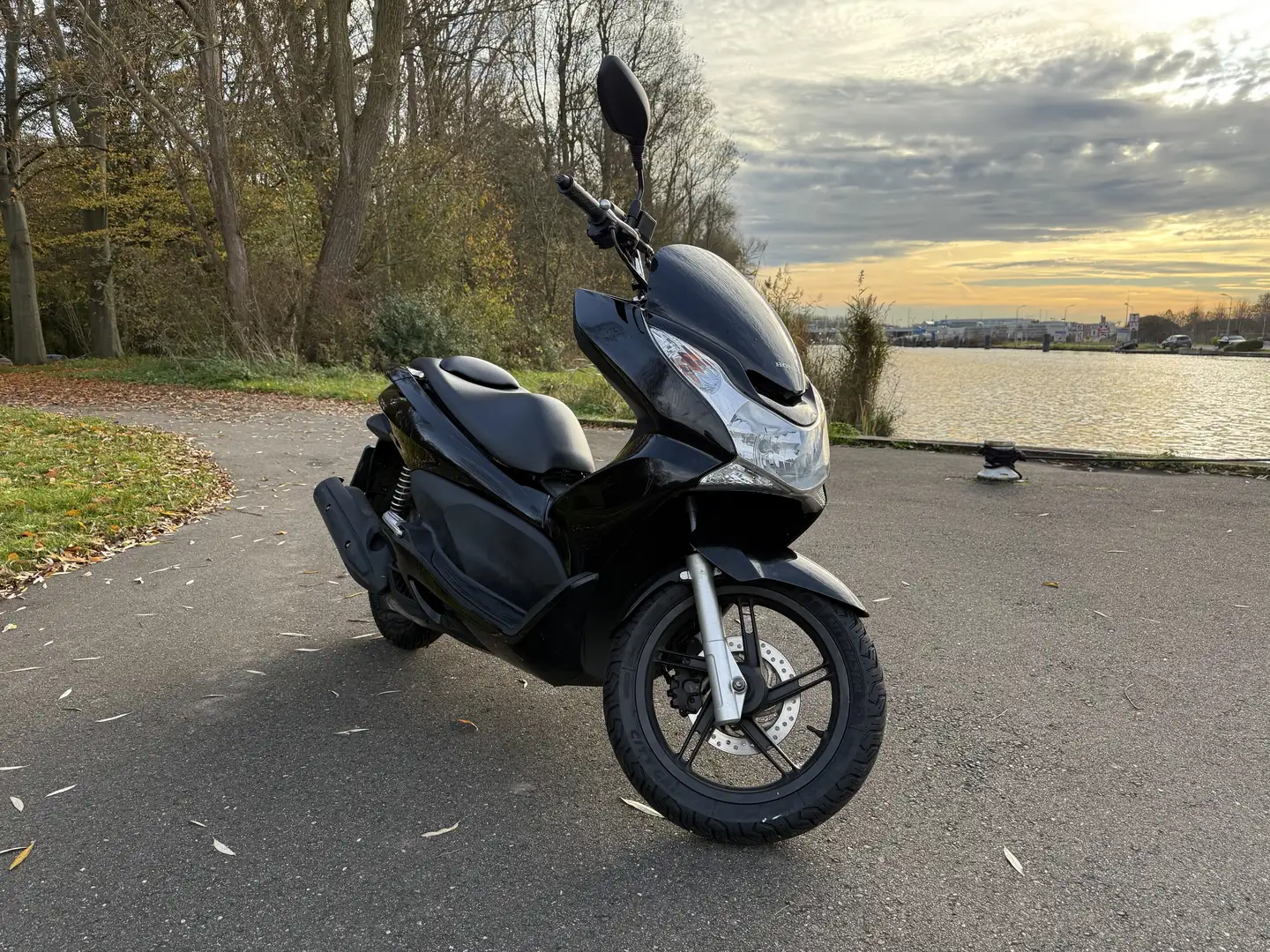 Honda PCX 125 Zwart - 2