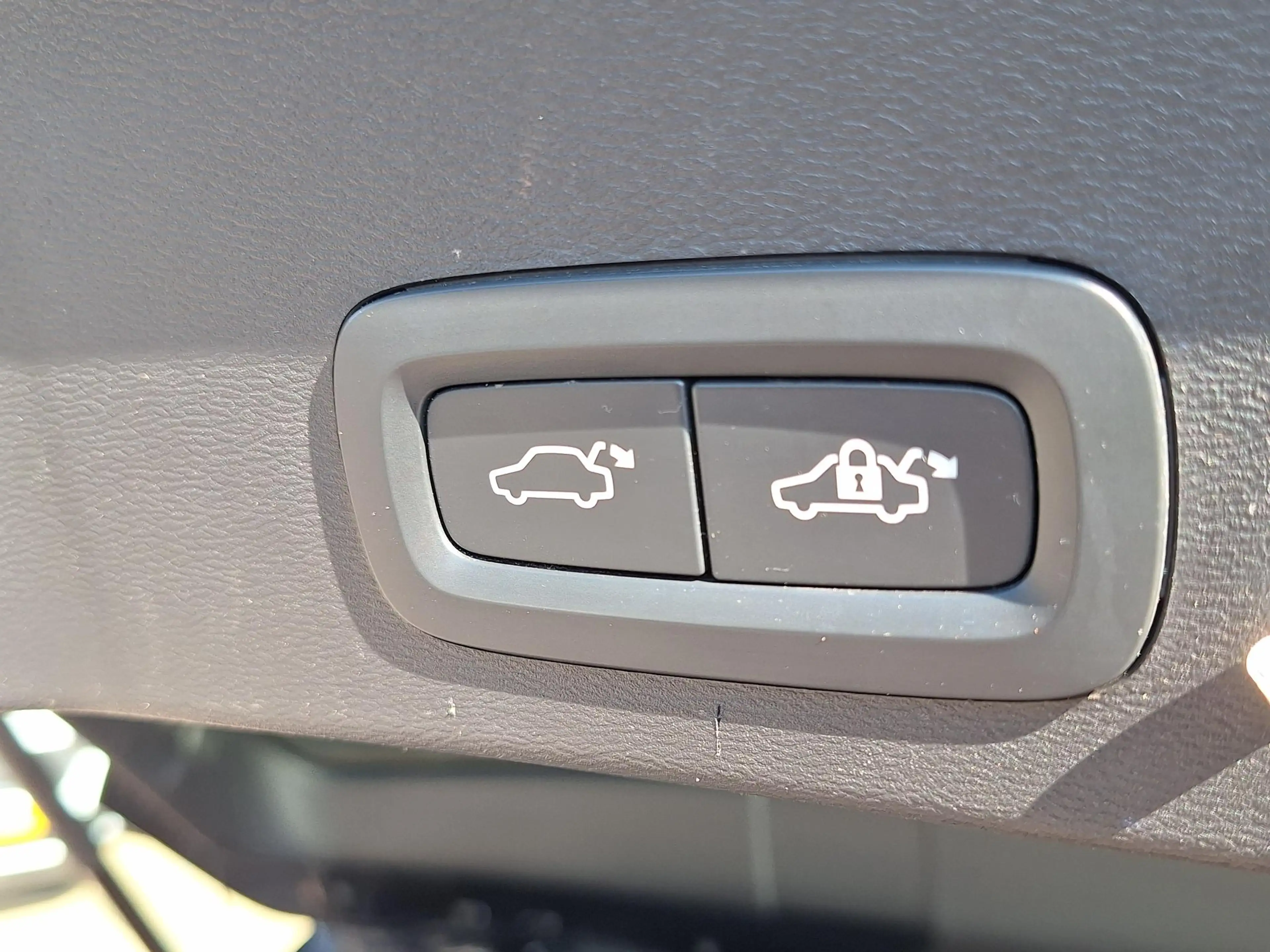 Volvo XC40 1.5 T5 Recharge Inscription | SOH: 85,1% | Pano | — photo 19
