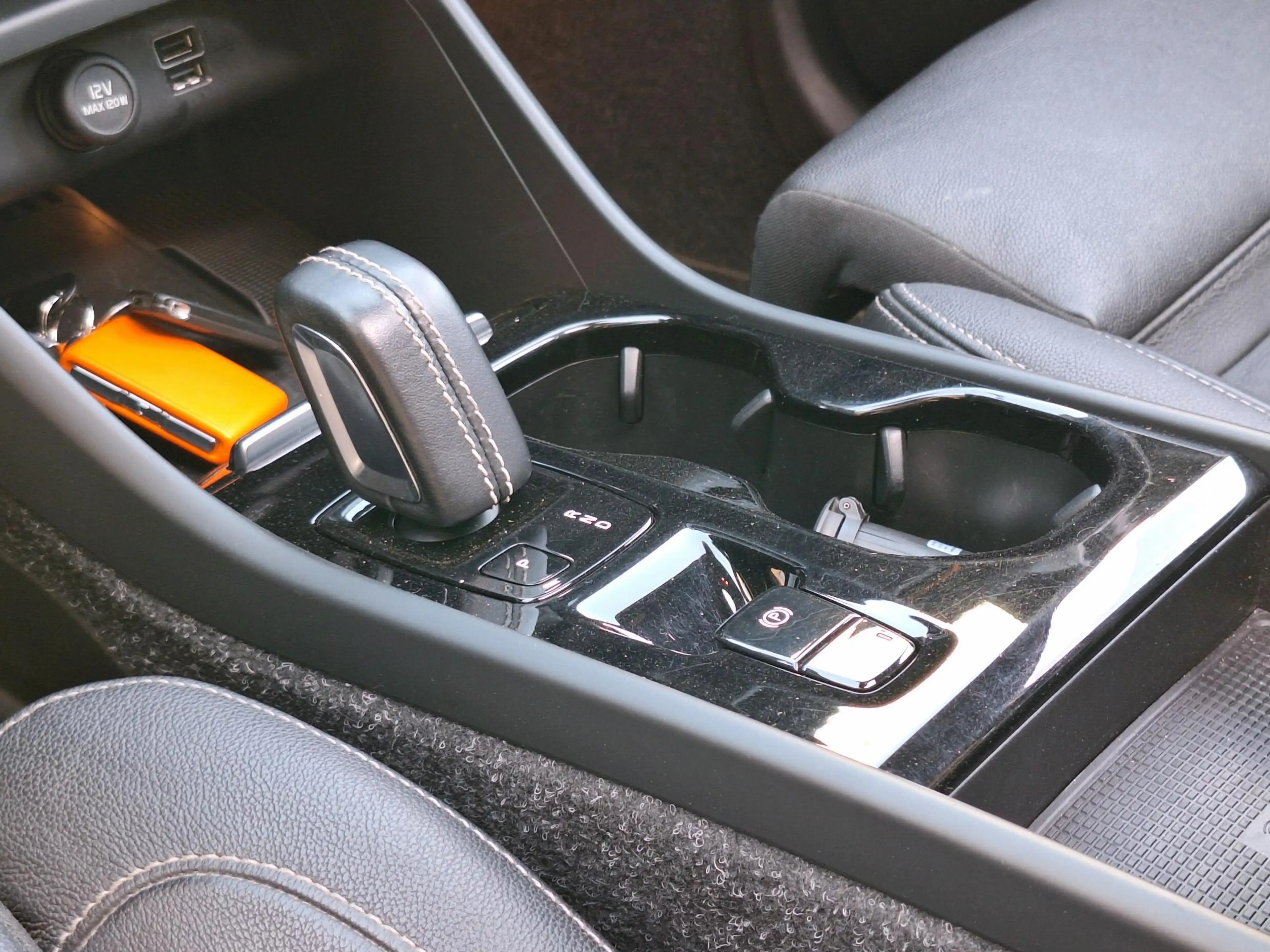 Volvo XC40 1.5 T5 Recharge Inscription | SOH: 85,1% | Pano | — photo 30