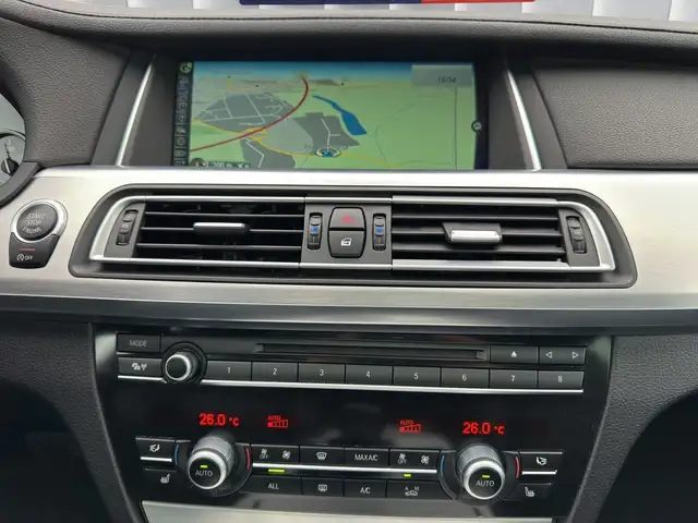 BMW 7 Series view 15
