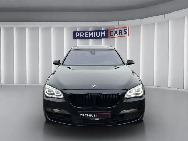 BMW 7 Series view 8