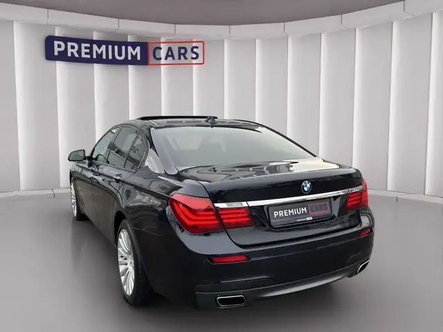 BMW 7 Series view 3