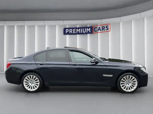 BMW 7 Series view 6