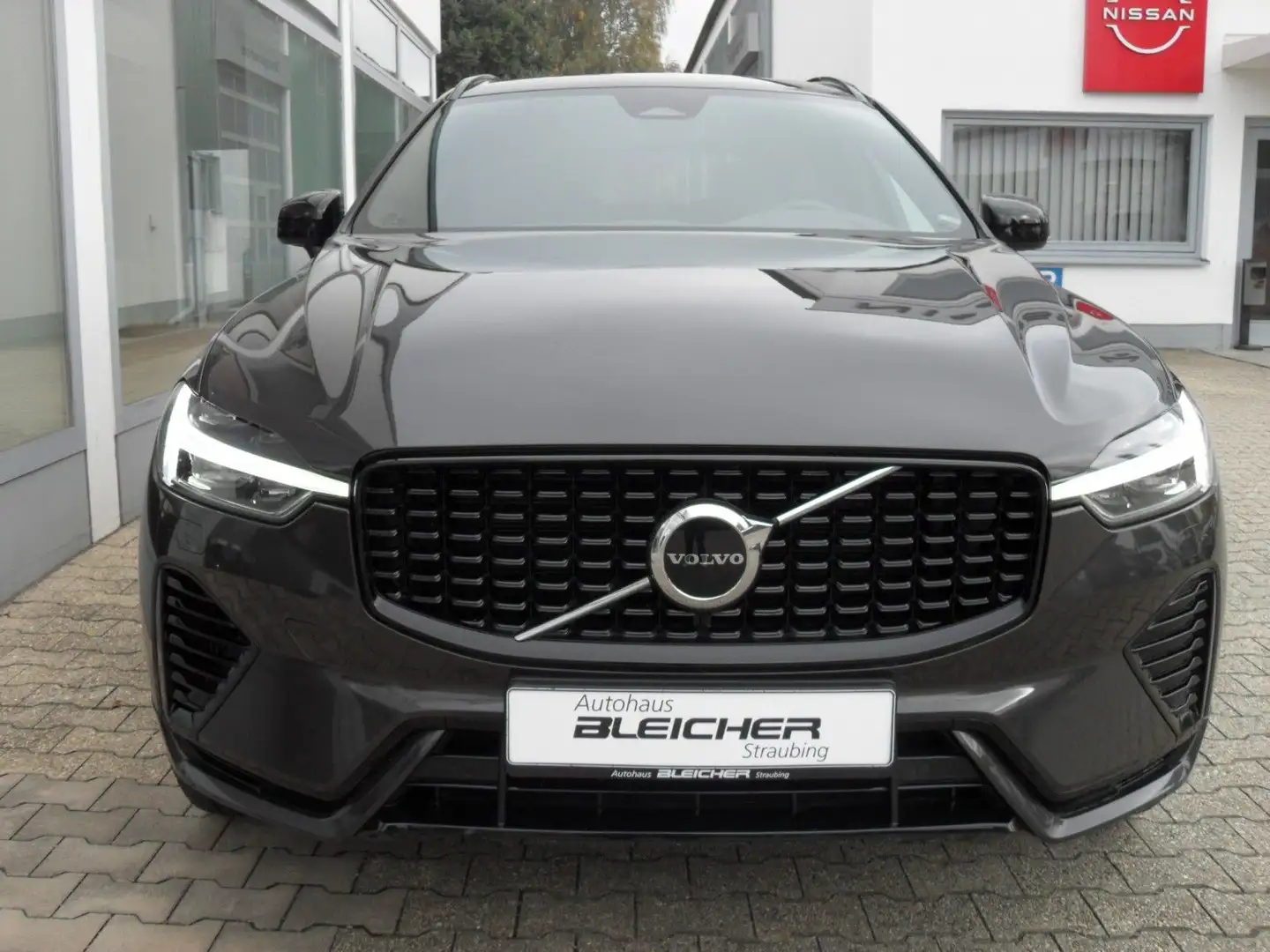 Volvo XC60 T6 Plus Dark | AWD | 21er | Licht Grau - 2