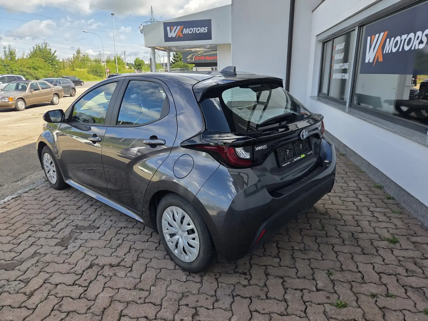 Toyota Yaris Hybrid Basis Grau - 2