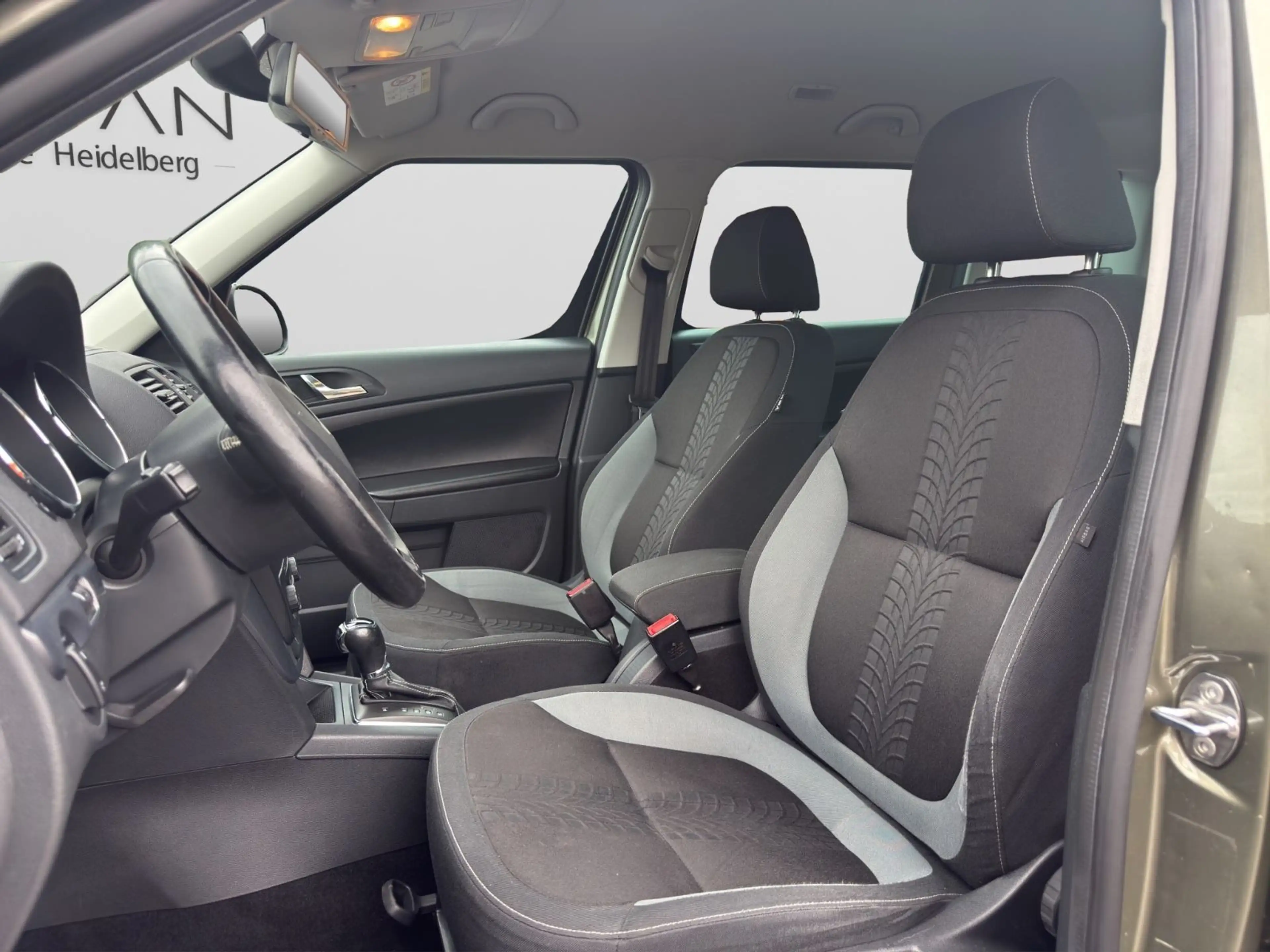 Skoda Yeti Adventure Aut. / 2.Hand / NAVI / XENON — photo 13