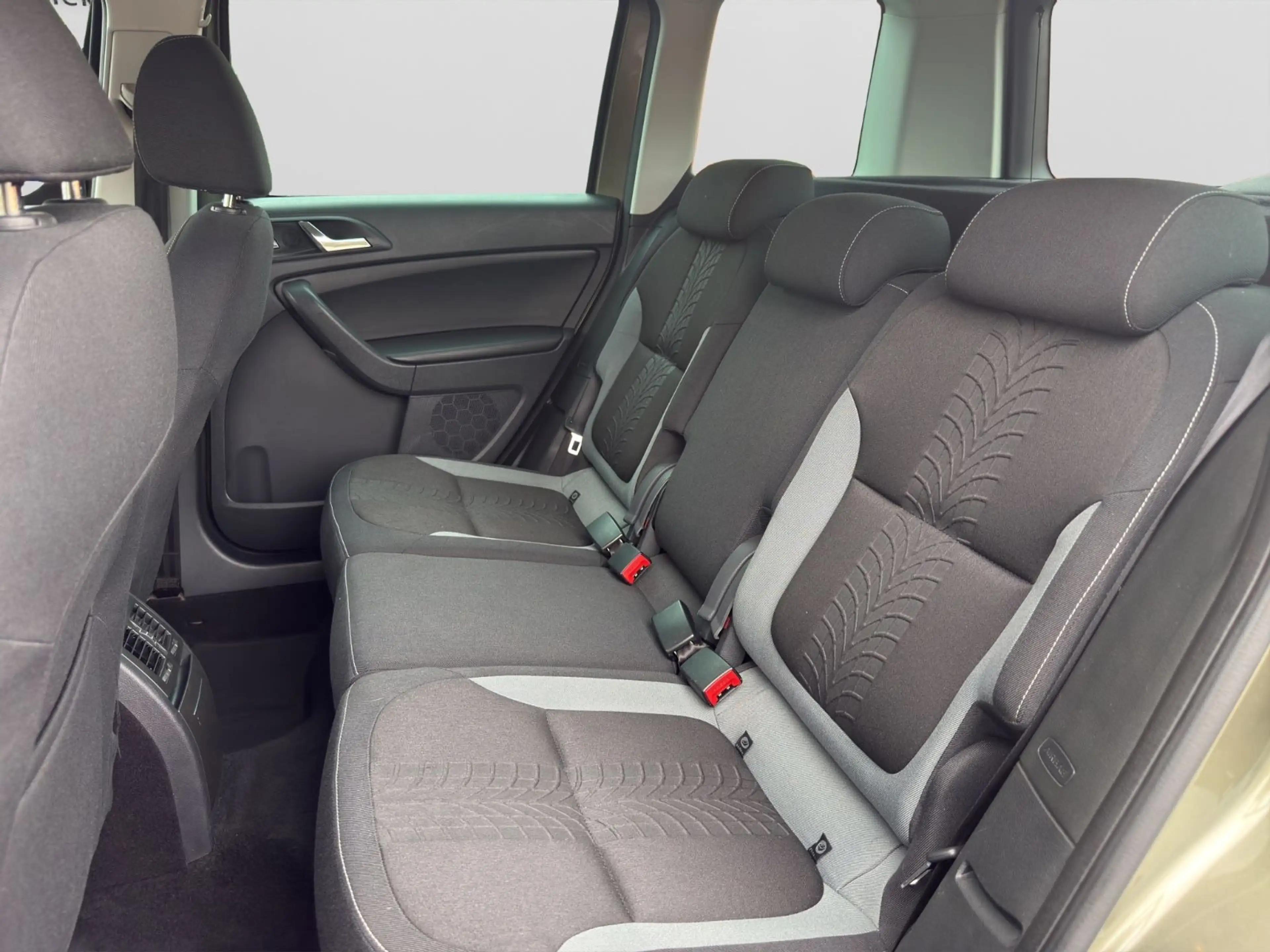 Skoda Yeti Adventure Aut. / 2.Hand / NAVI / XENON — photo 14