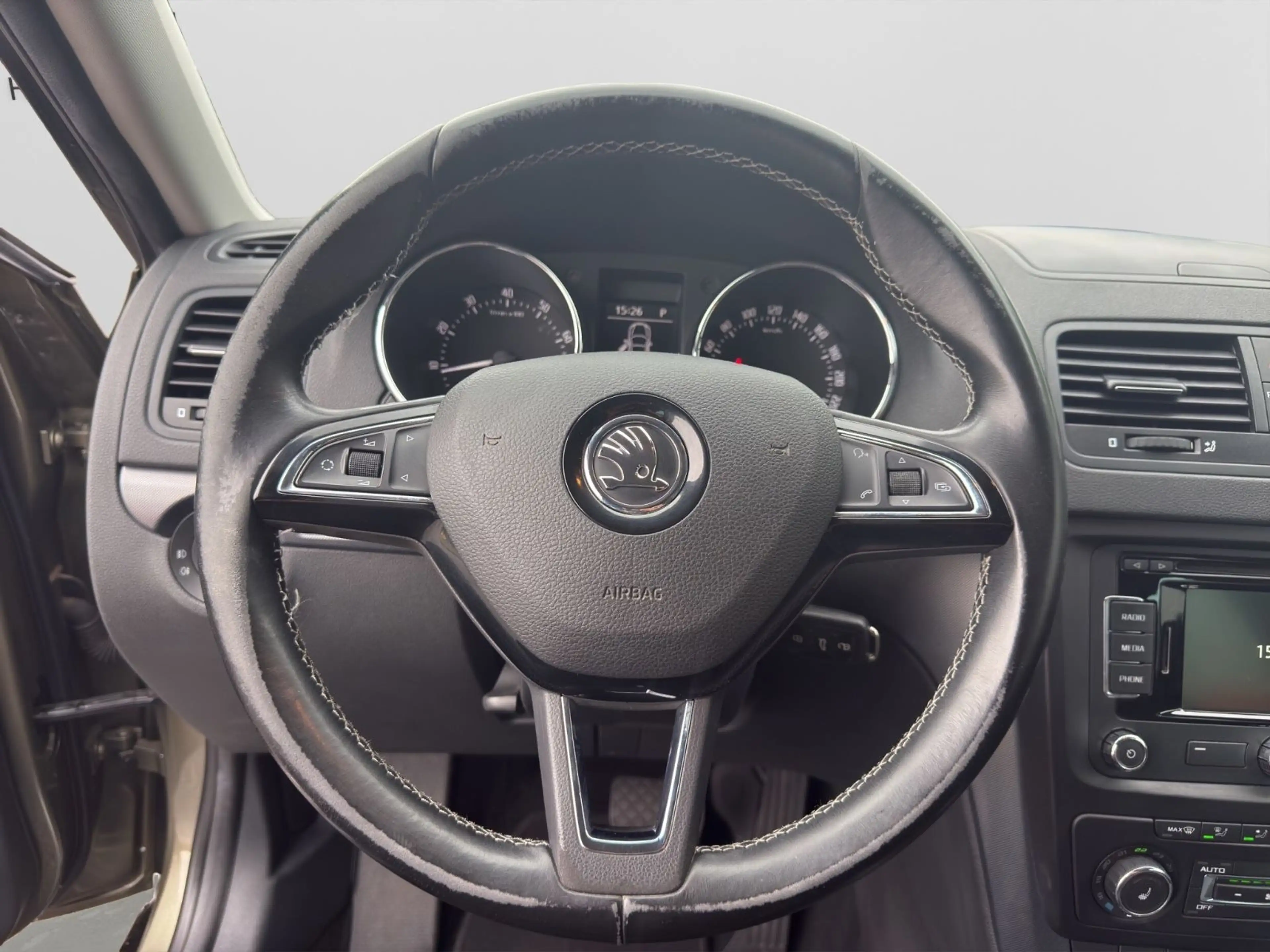 Skoda Yeti Adventure Aut. / 2.Hand / NAVI / XENON — photo 16
