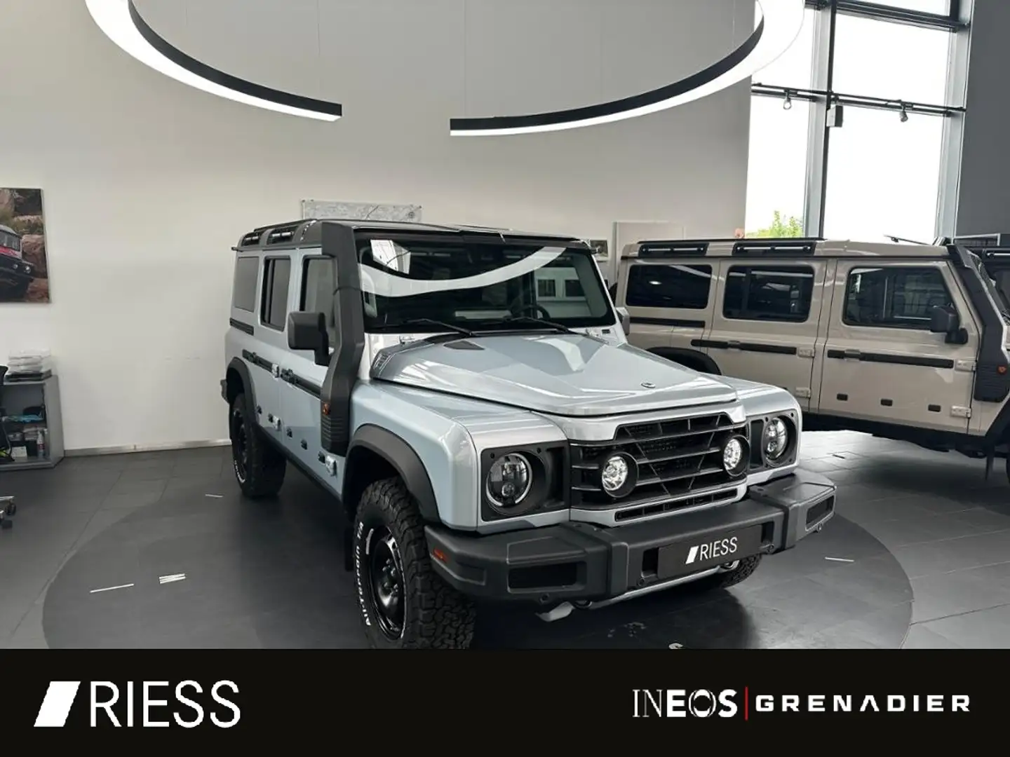 Ineos Grenadier Station Wagon Trialmaster Edition KAM Silber - 1