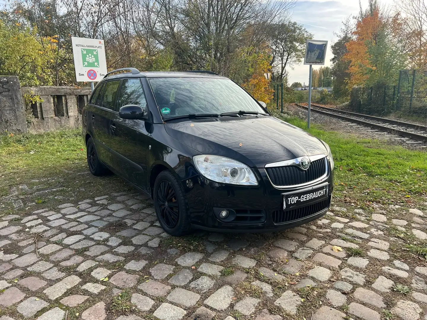 Skoda Fabia Ambiente Schwarz - 1