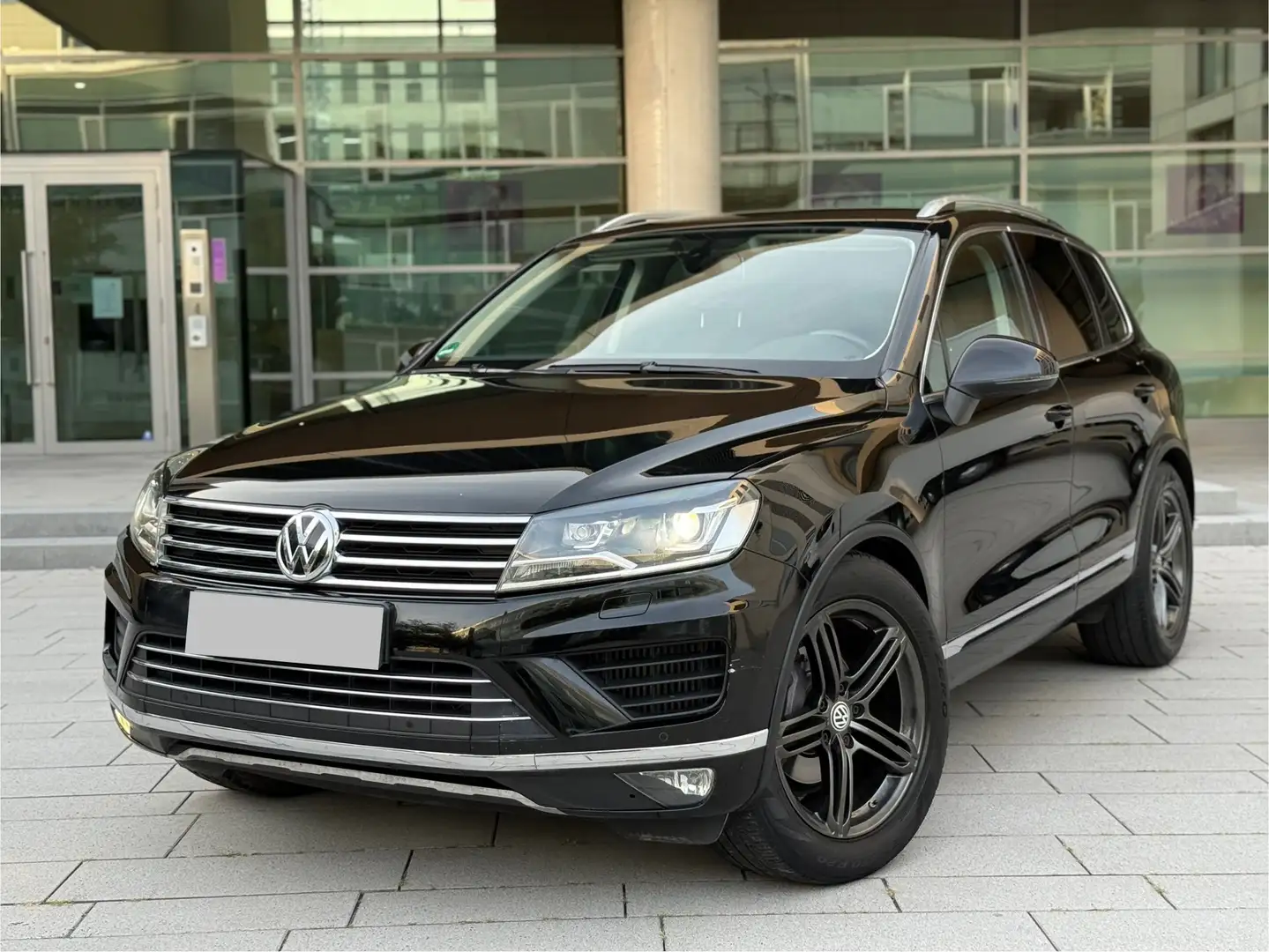 Volkswagen Touareg 3.0 V6 TDI SCR Blue Motion DPF Automatik Terrain T Чорний - 1