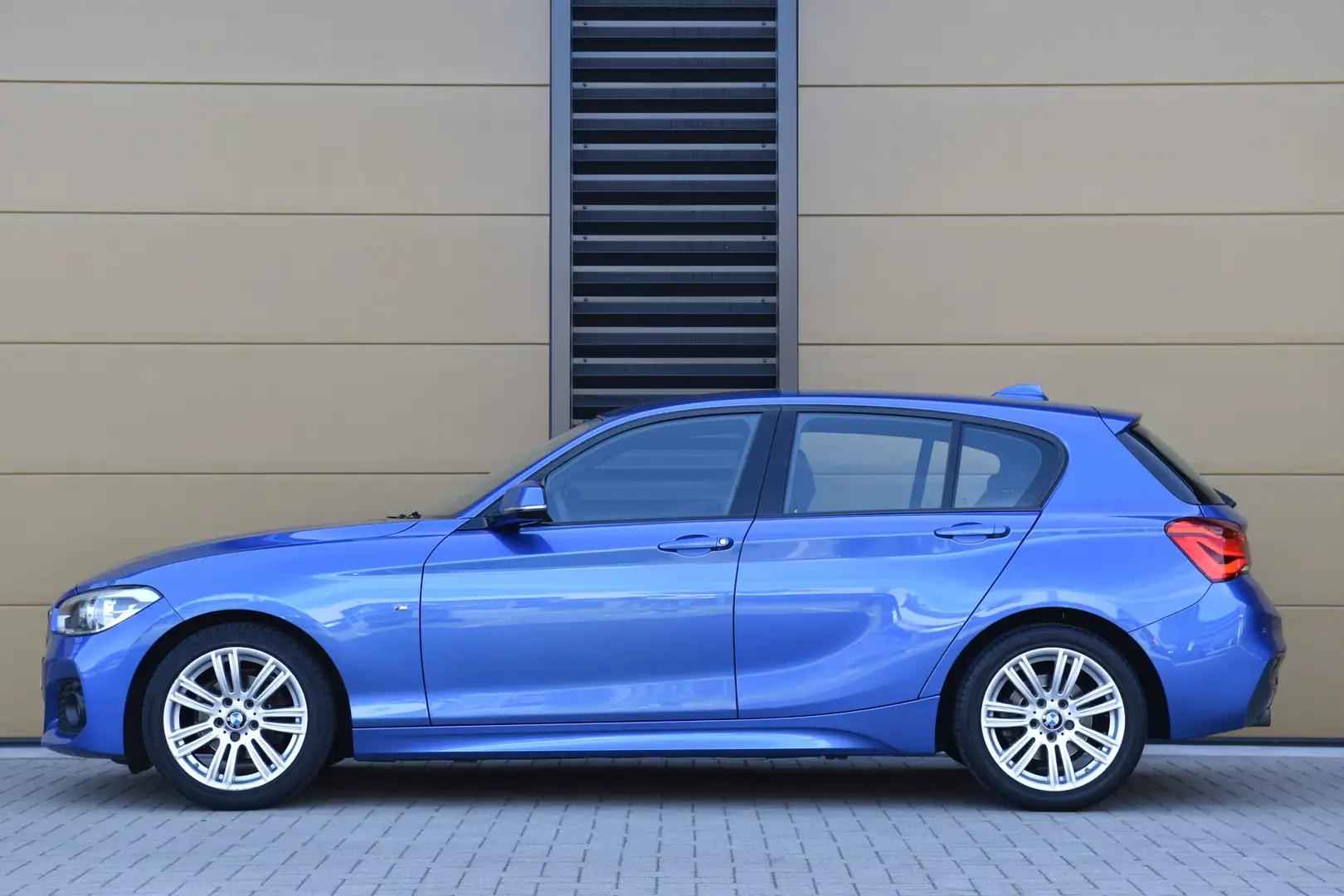 BMW 118 1-serie 118i High Executive * M Sportpakket * LED Blauw - 2