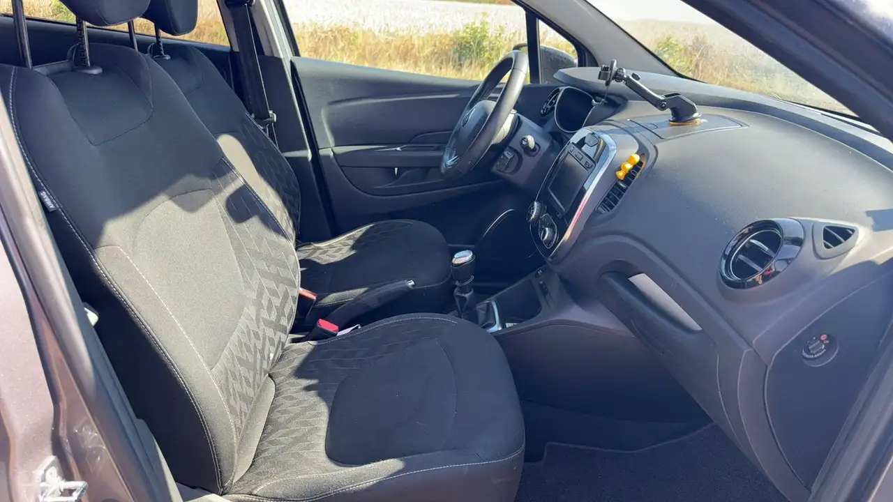 Renault Captur — photo 25