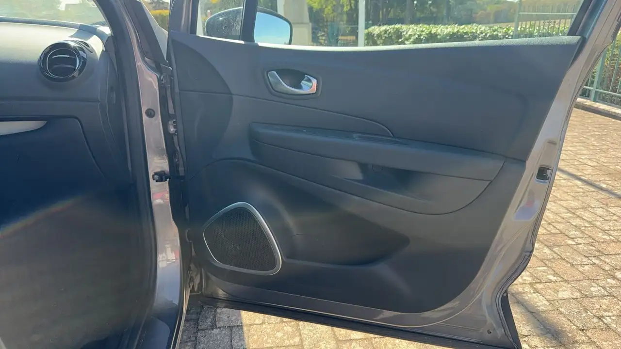 Renault Captur — photo 24