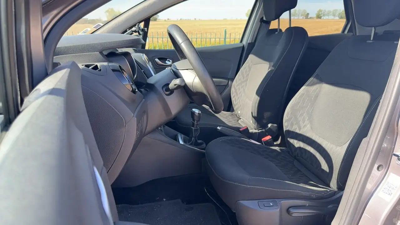 Renault Captur — photo 27