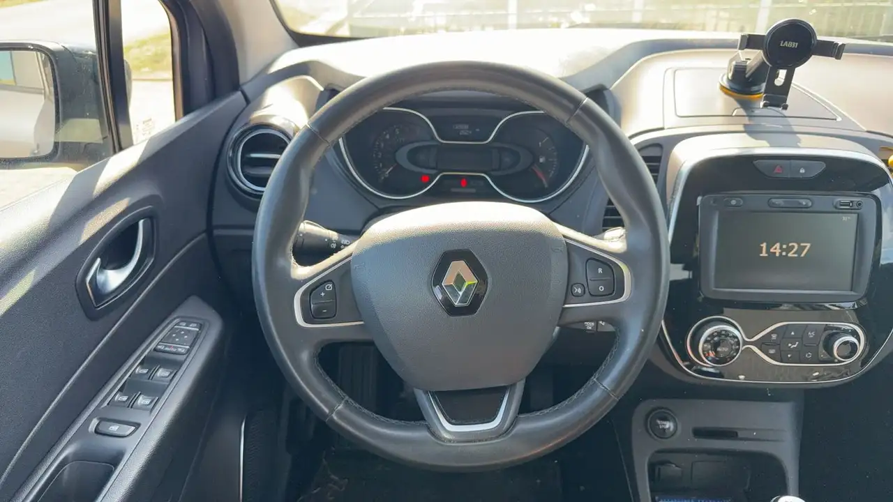 Renault Captur — photo 22