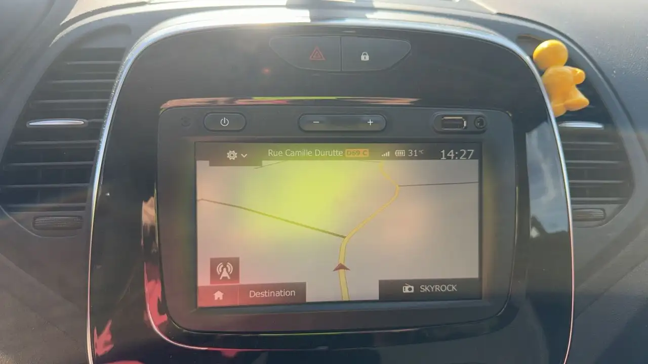 Renault Captur — photo 23
