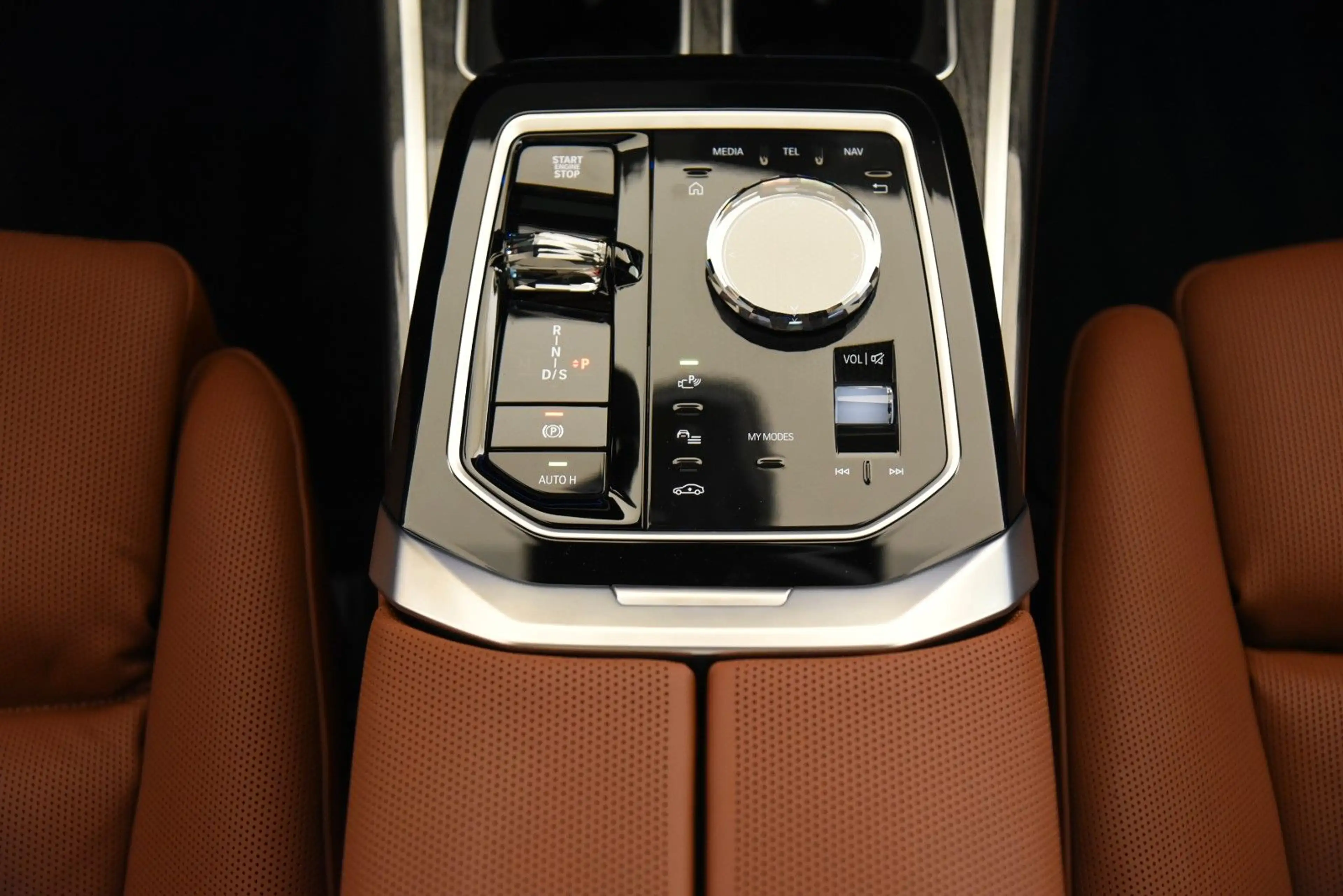 BMW 740 d xDrive Pano ACC LED StandHzg B&W 360° DAB — photo 16