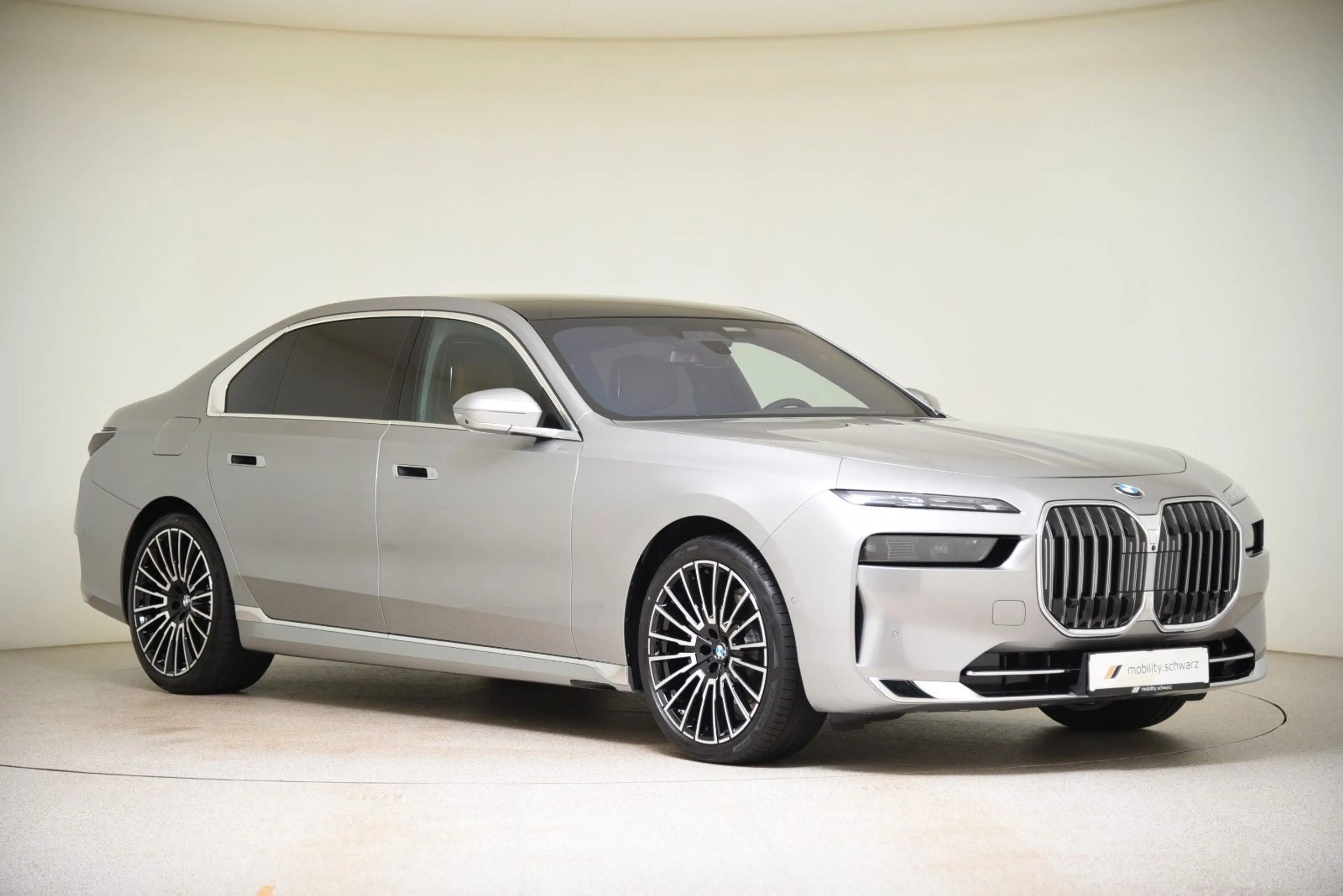 BMW 740 d xDrive Pano ACC LED StandHzg B&W 360° DAB — photo 4