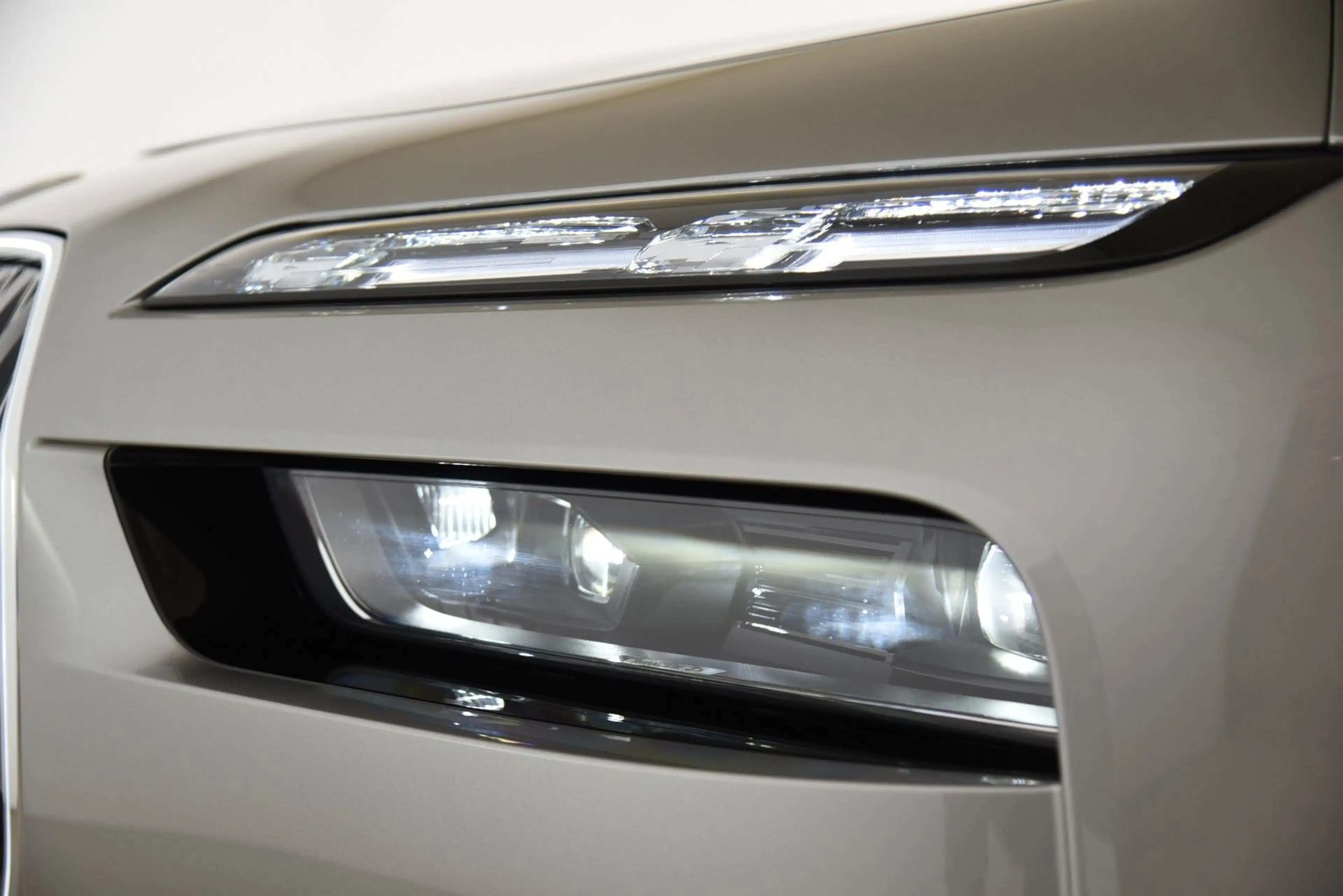 BMW 740 d xDrive Pano ACC LED StandHzg B&W 360° DAB — photo 24