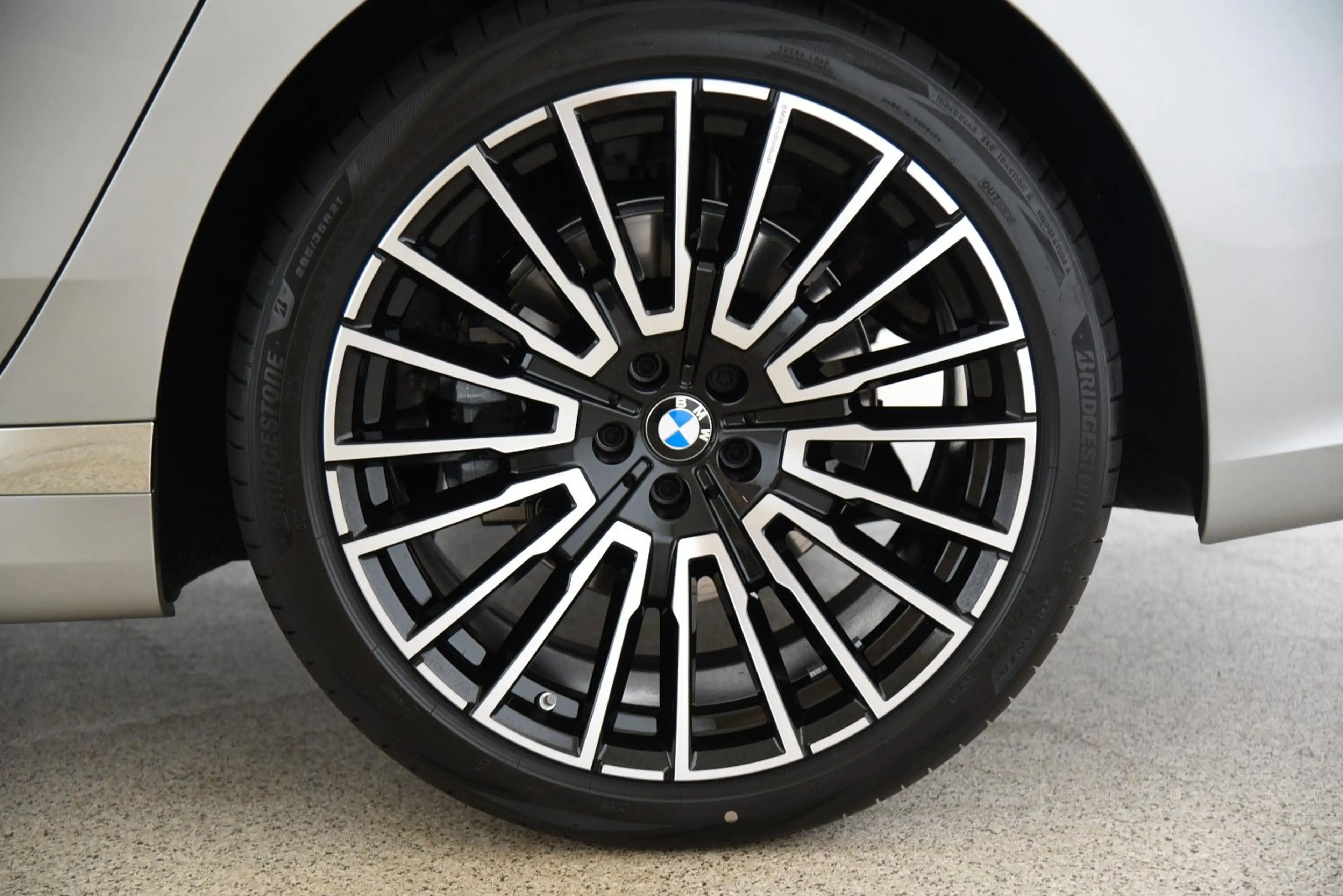 BMW 740 d xDrive Pano ACC LED StandHzg B&W 360° DAB — photo 22